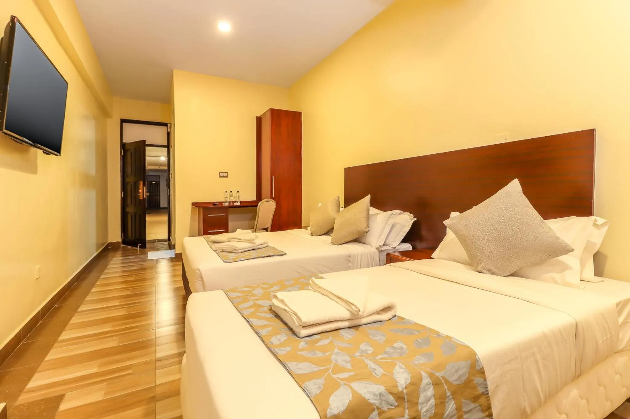 Bedroom, Bed in Dallas Premiere Hotel