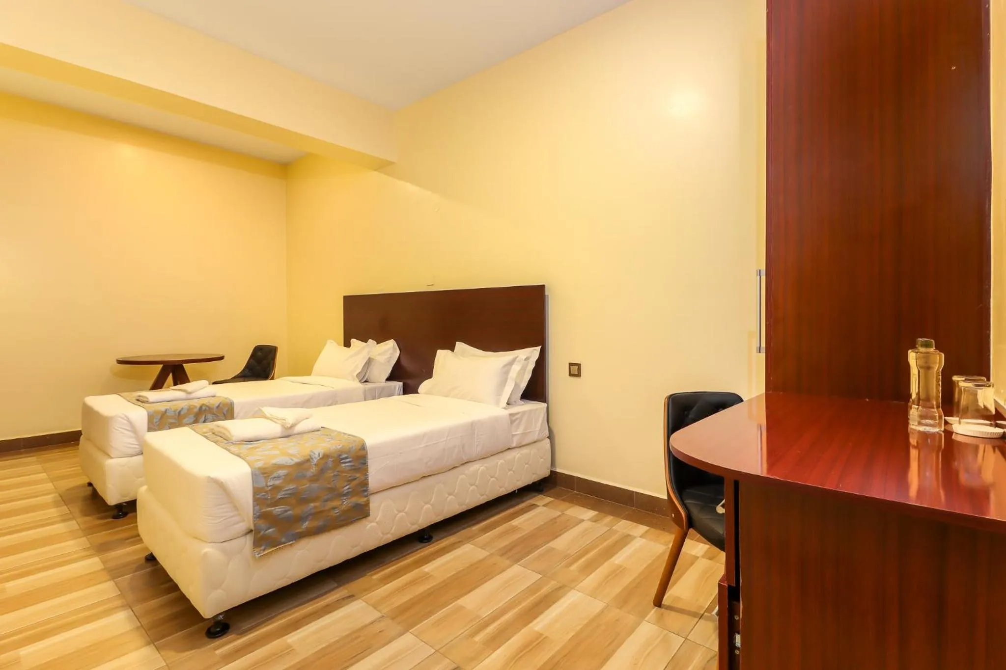 Bed in Dallas Premiere Hotel