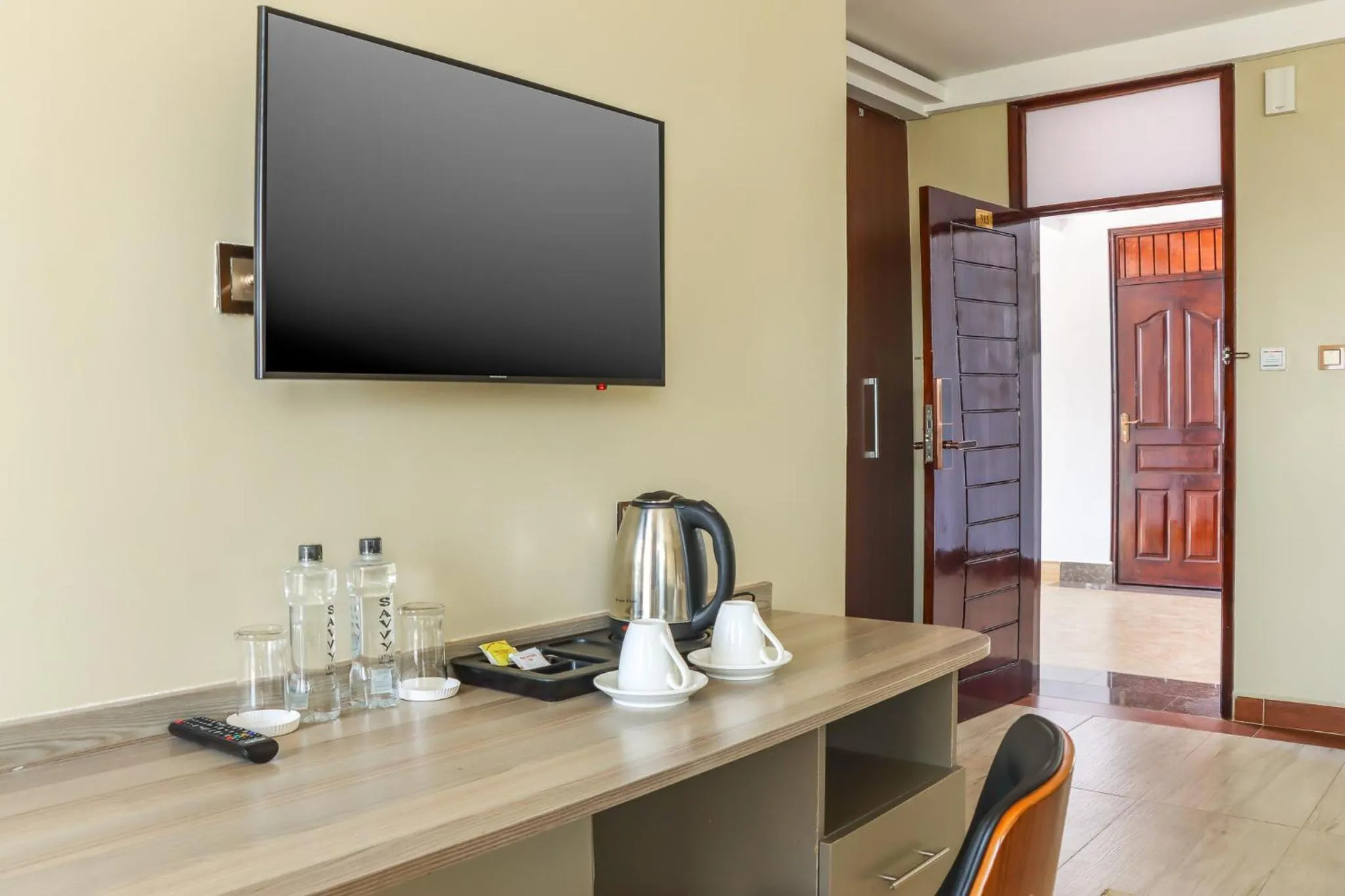 TV and multimedia in Dallas Premiere Hotel