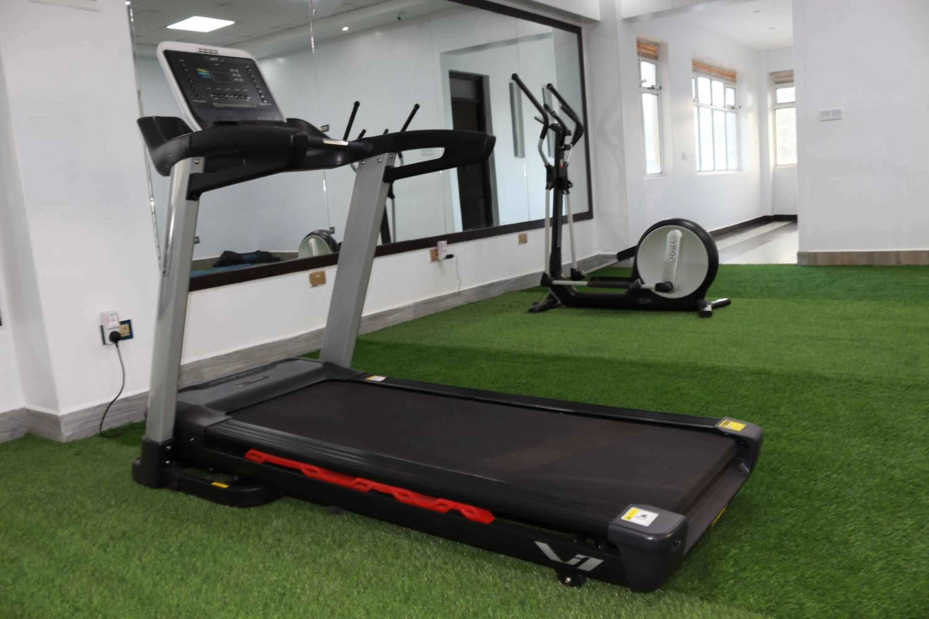 Fitness centre/facilities in Dallas Premiere Hotel