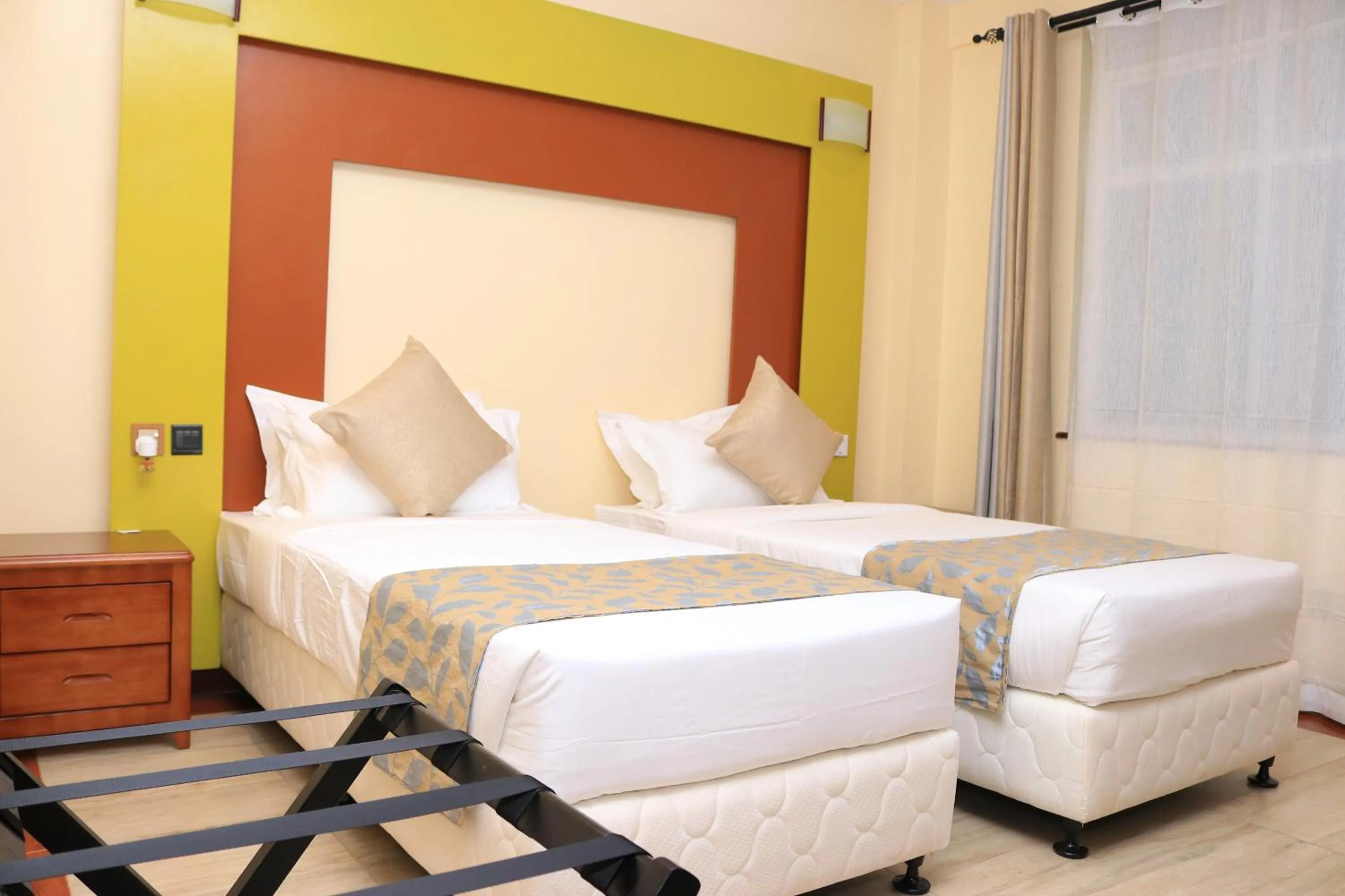 Bed in Dallas Premiere Hotel