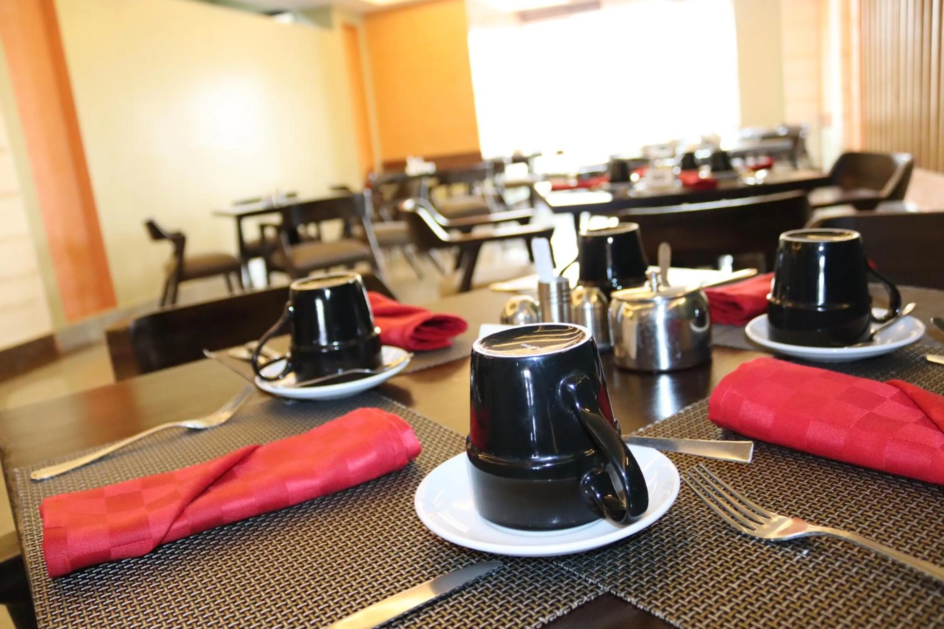 Restaurant/places to eat in Dallas Premiere Hotel