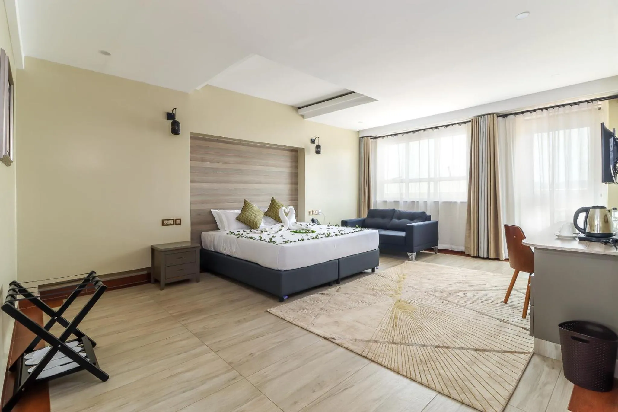 Bed in Dallas Premiere Hotel