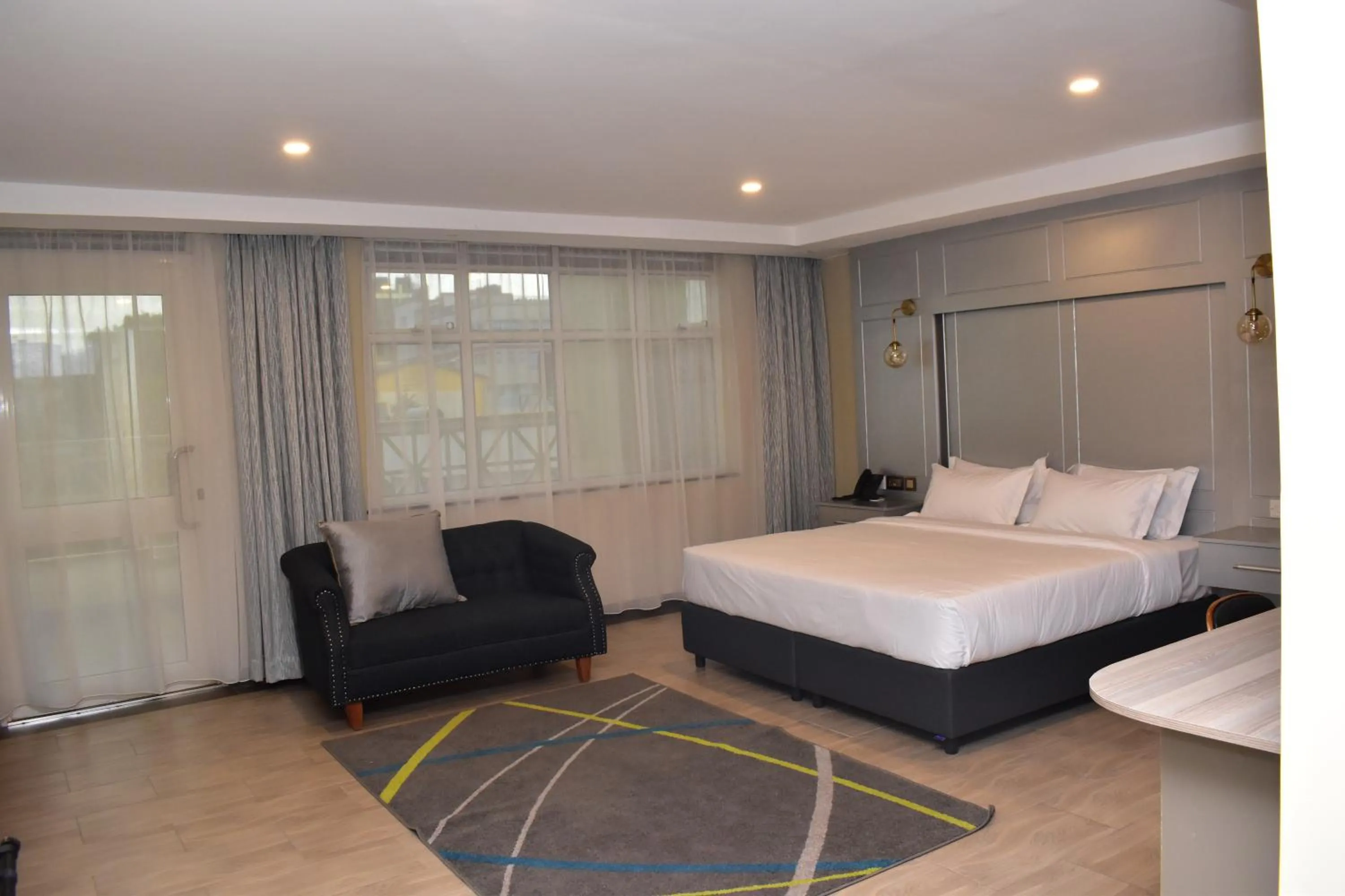 Bed in Dallas Premiere Hotel