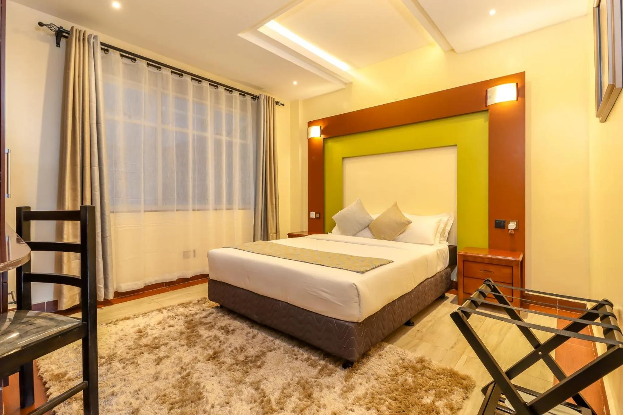 Bedroom, Bed in Dallas Premiere Hotel