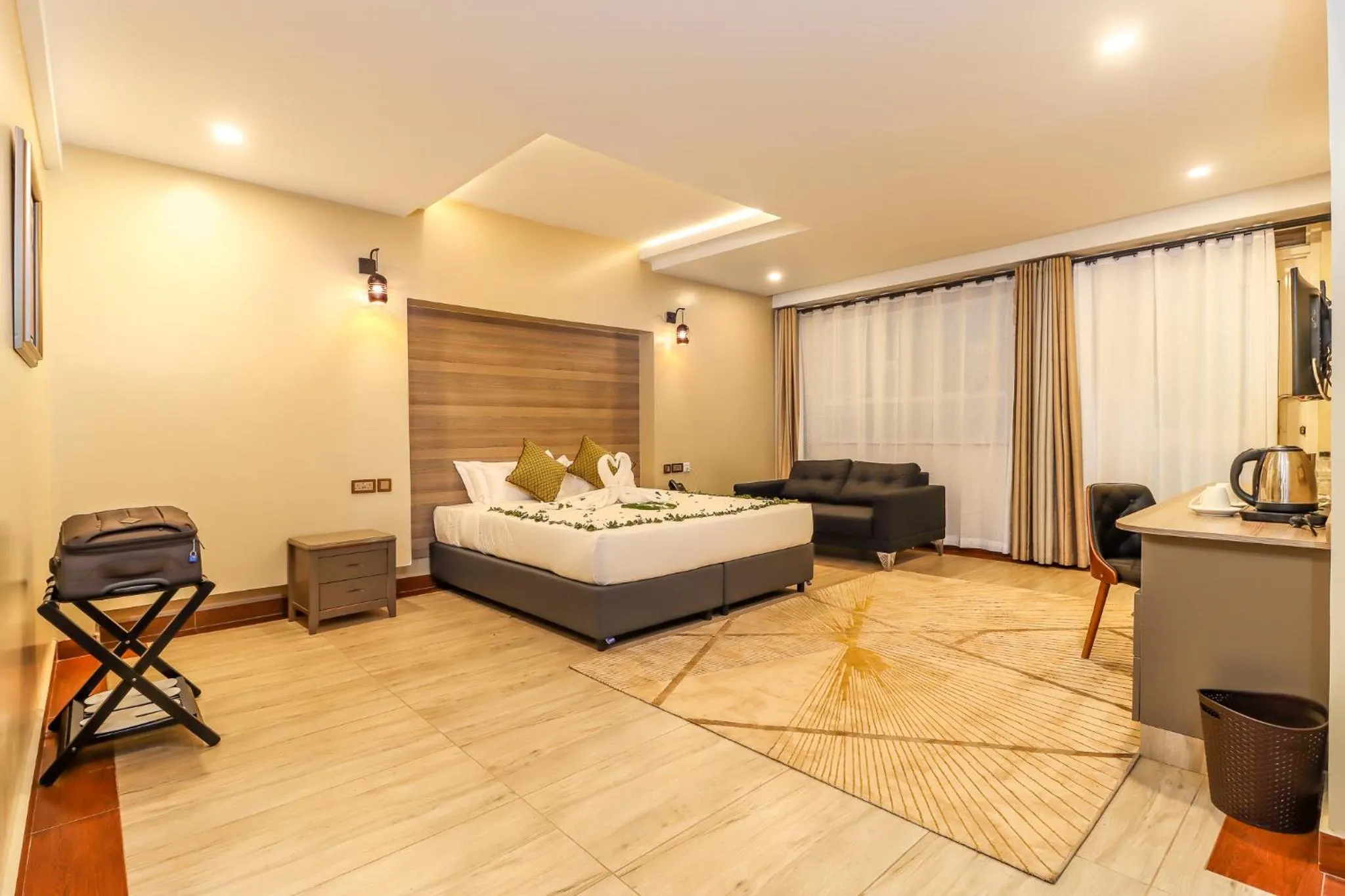 Bedroom, Bed in Dallas Premiere Hotel