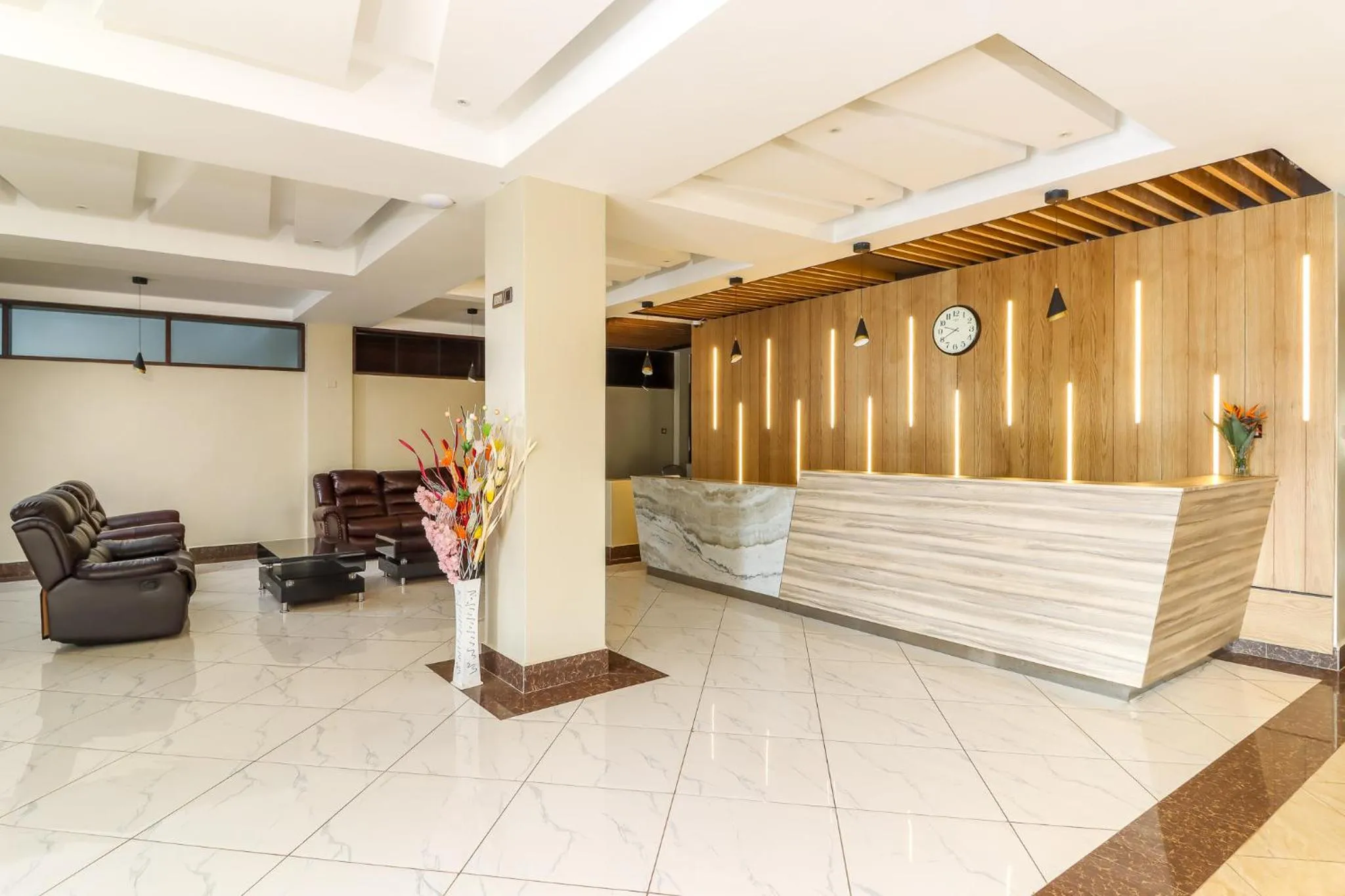 Lobby or reception in Dallas Premiere Hotel