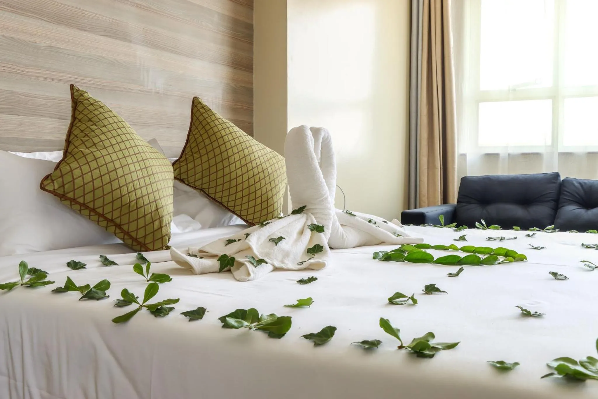 Bed in Dallas Premiere Hotel