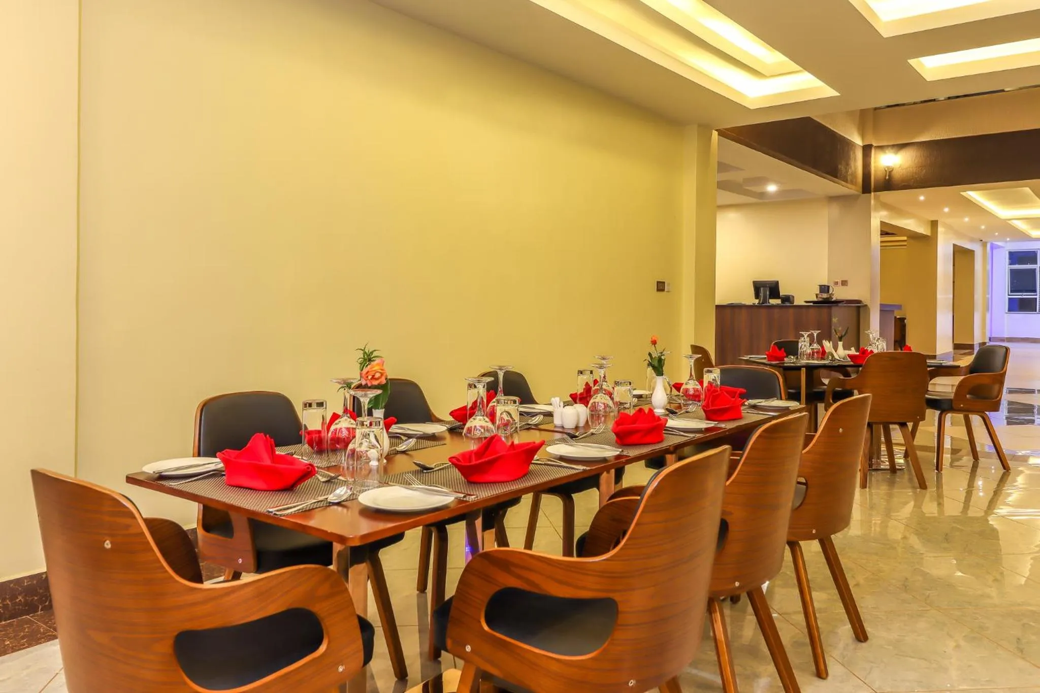 Restaurant/places to eat in Dallas Premiere Hotel