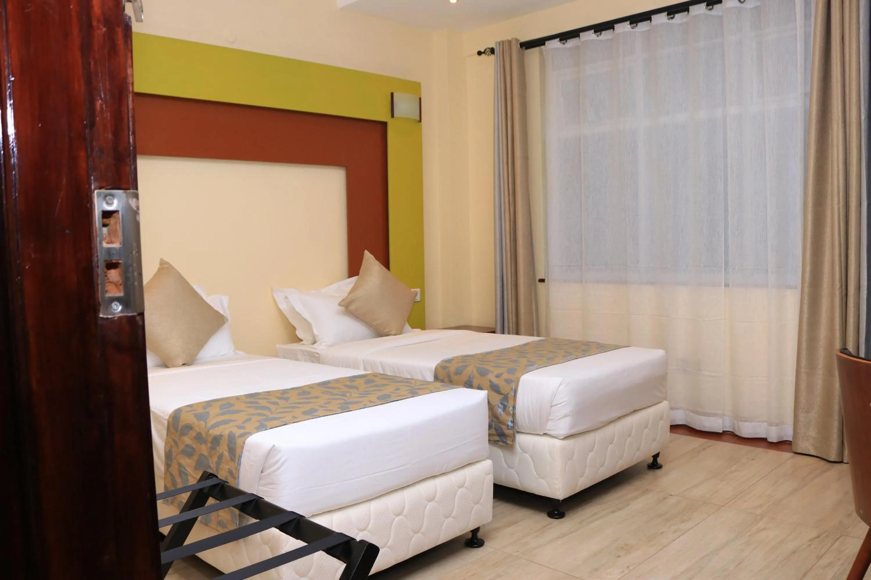 Bed in Dallas Premiere Hotel