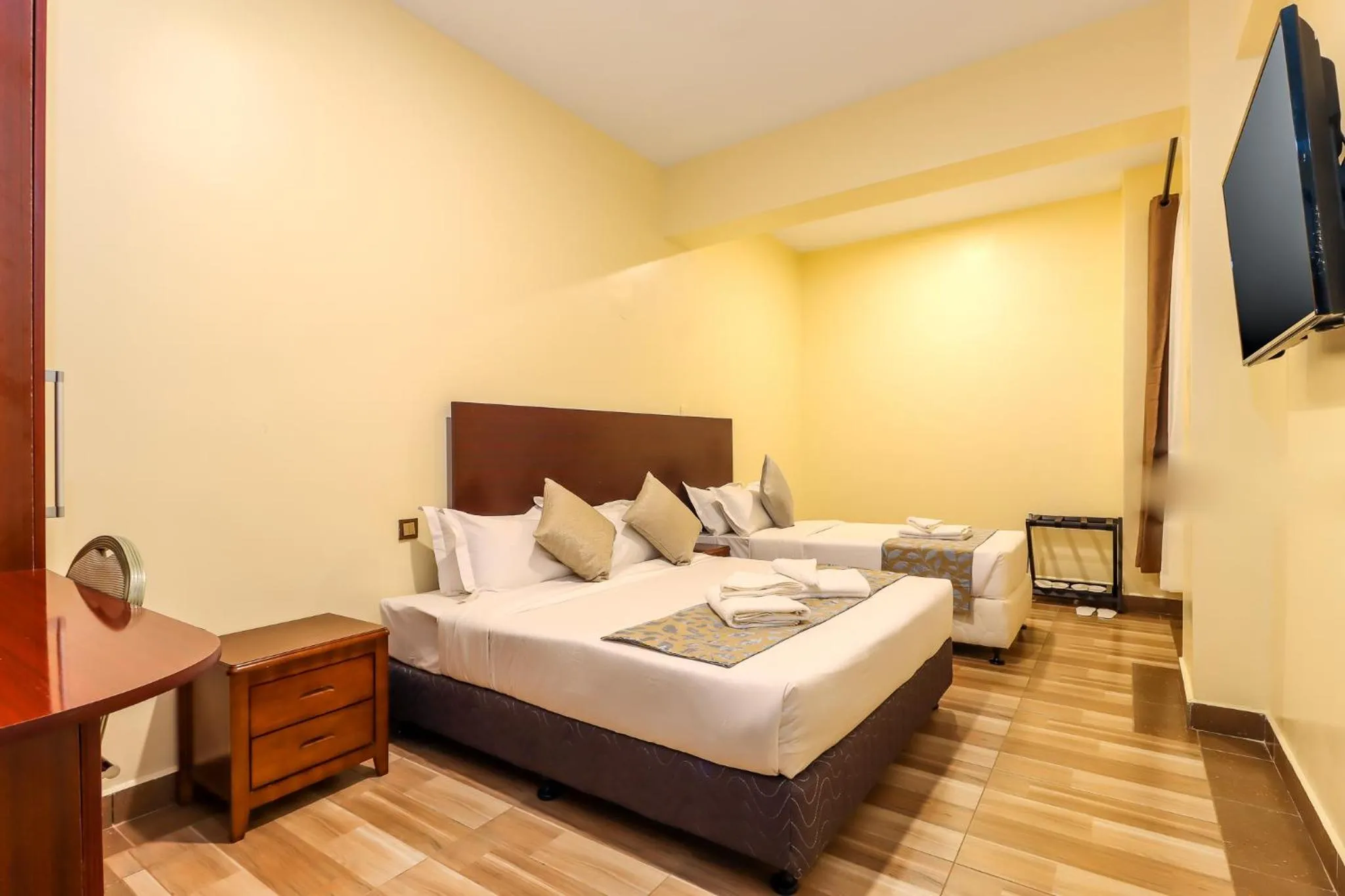 TV and multimedia, Bed in Dallas Premiere Hotel