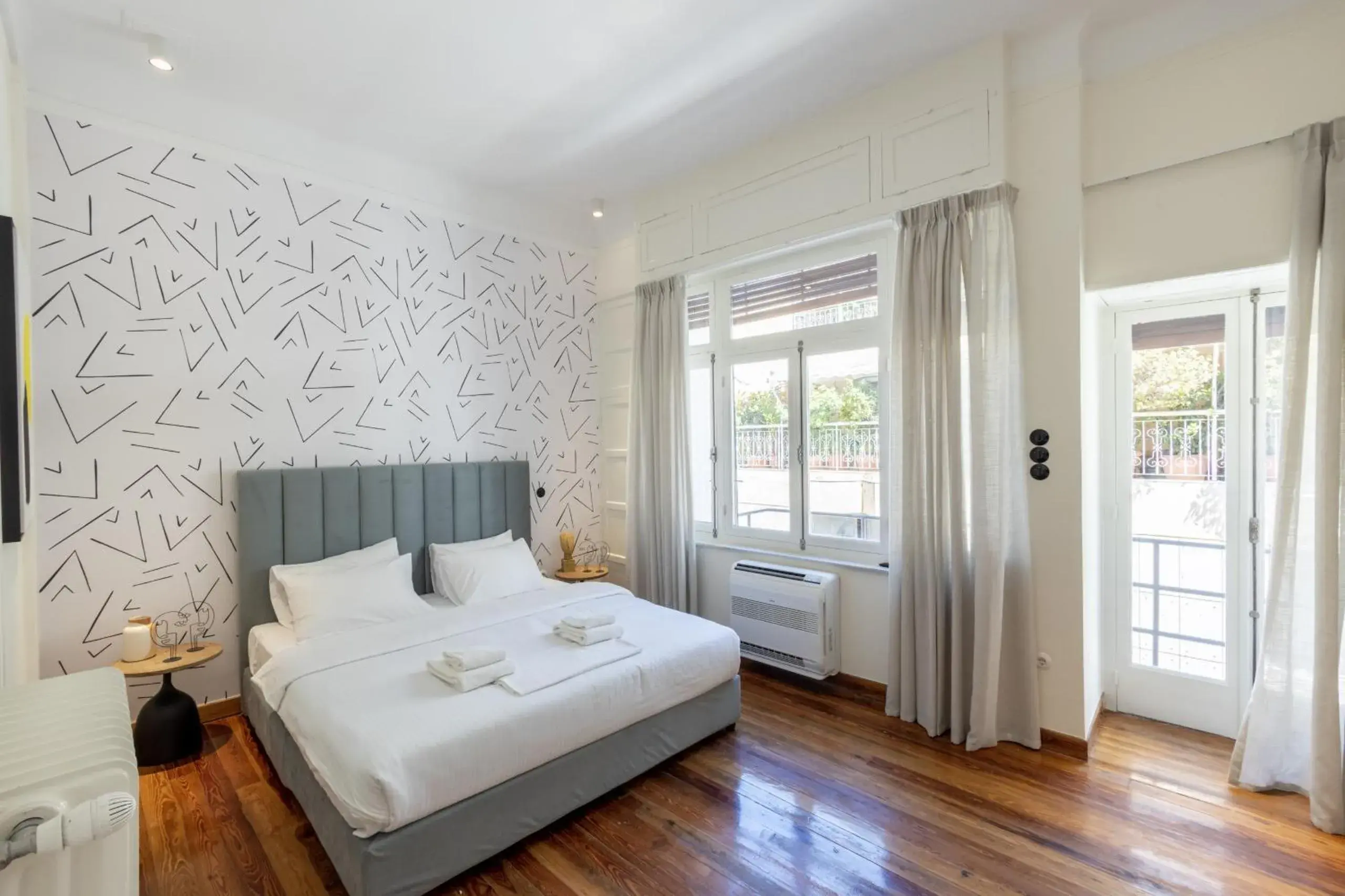 An Outstanding 3 bdrm Apartment in the Heart of Athens An Outstanding 3 bdrm Apartment in the Heart of Athens