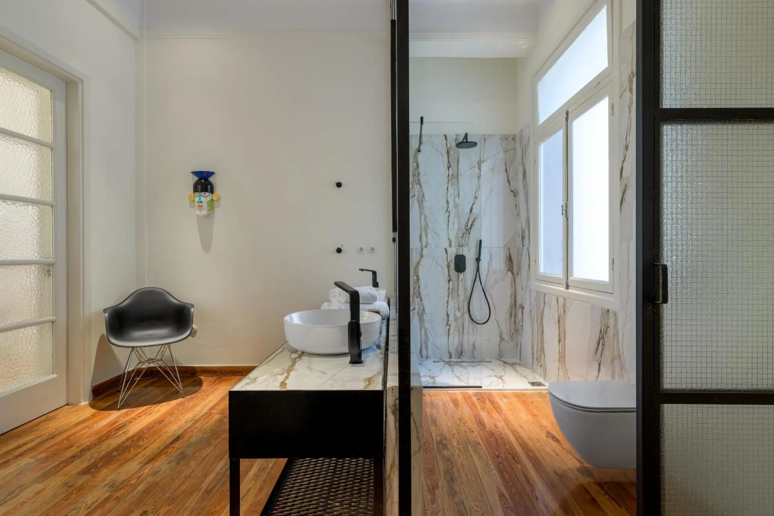 An Outstanding 3 bdrm Apartment in the Heart of Athens
