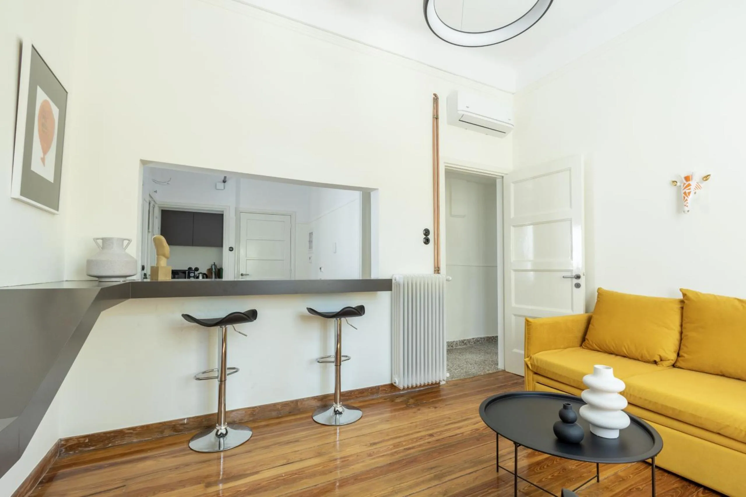 An Outstanding 3 bdrm Apartment in the Heart of Athens