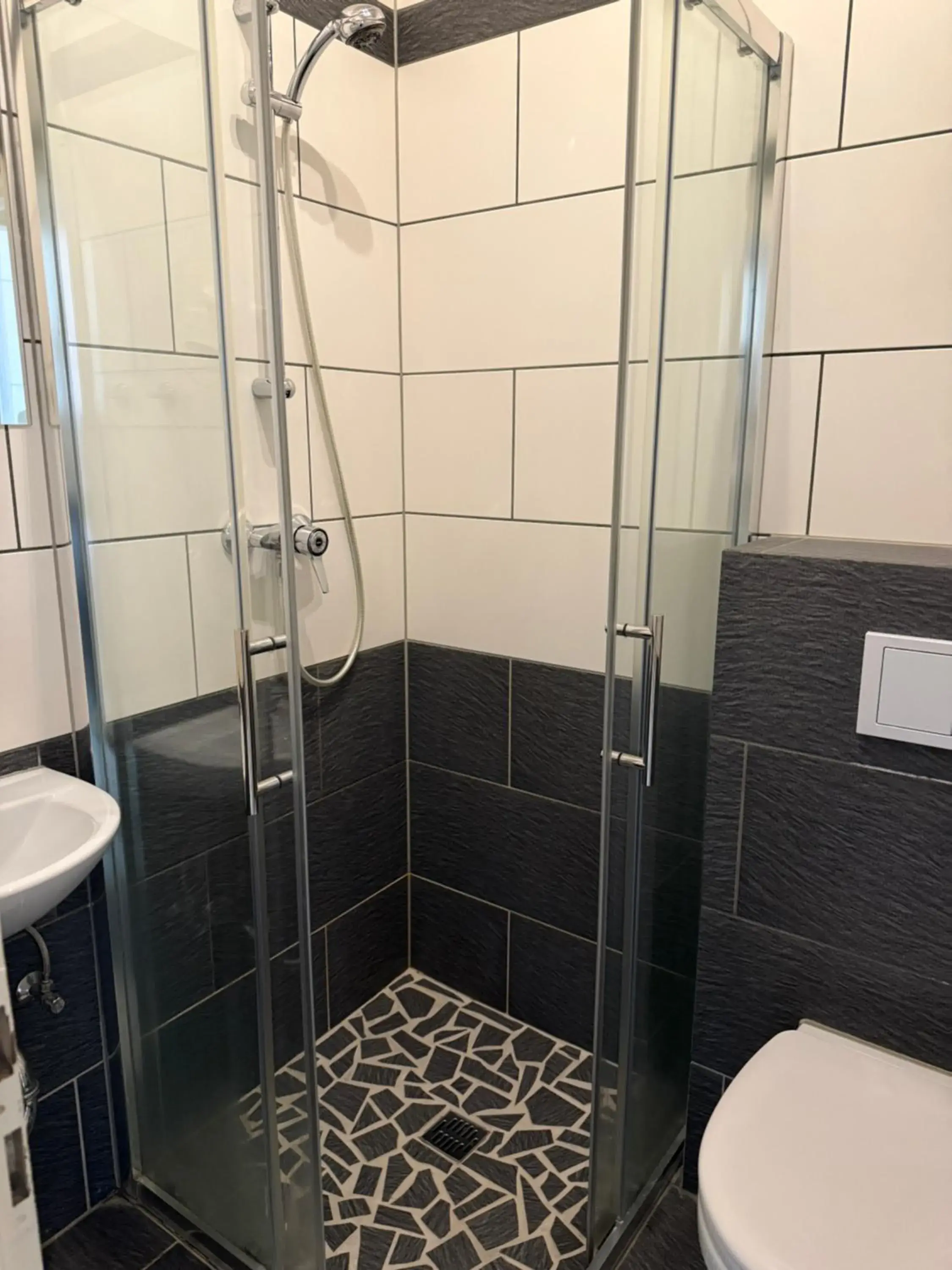 Single Room with Shower - single occupancy in Lessinghof Single Room with Shower - single occupancy in Lessinghof