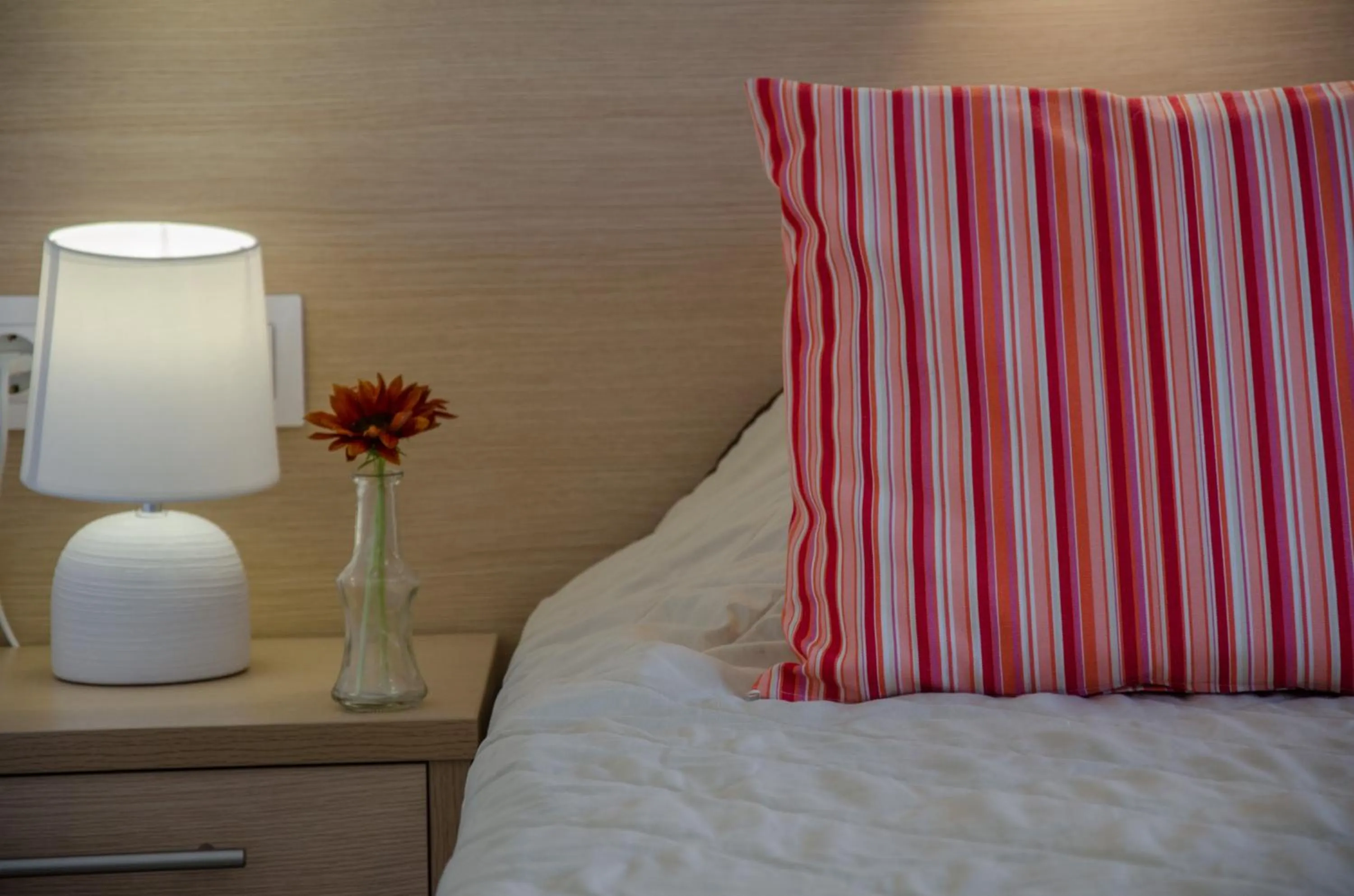 Bedroom, Bed in Brother's Hotel