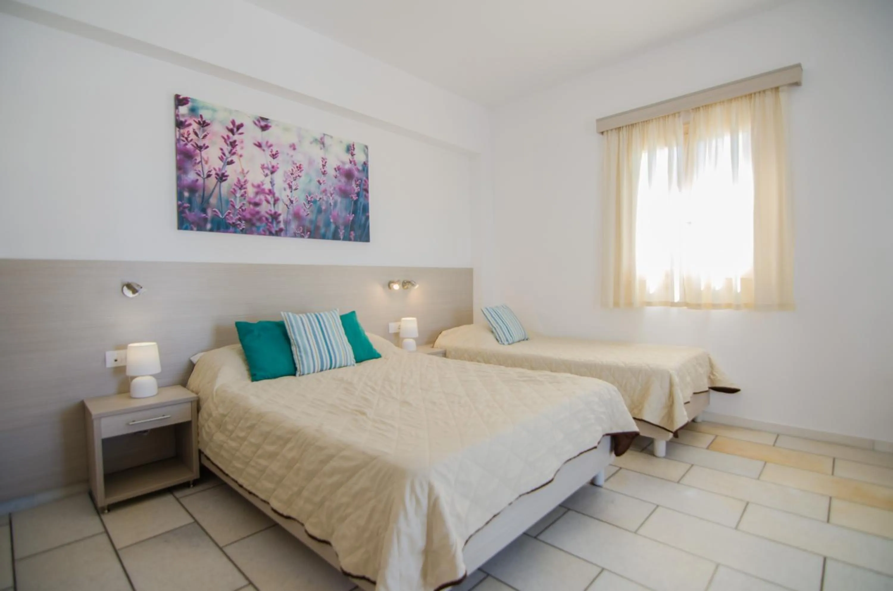 Bedroom, Bed in Brother's Hotel