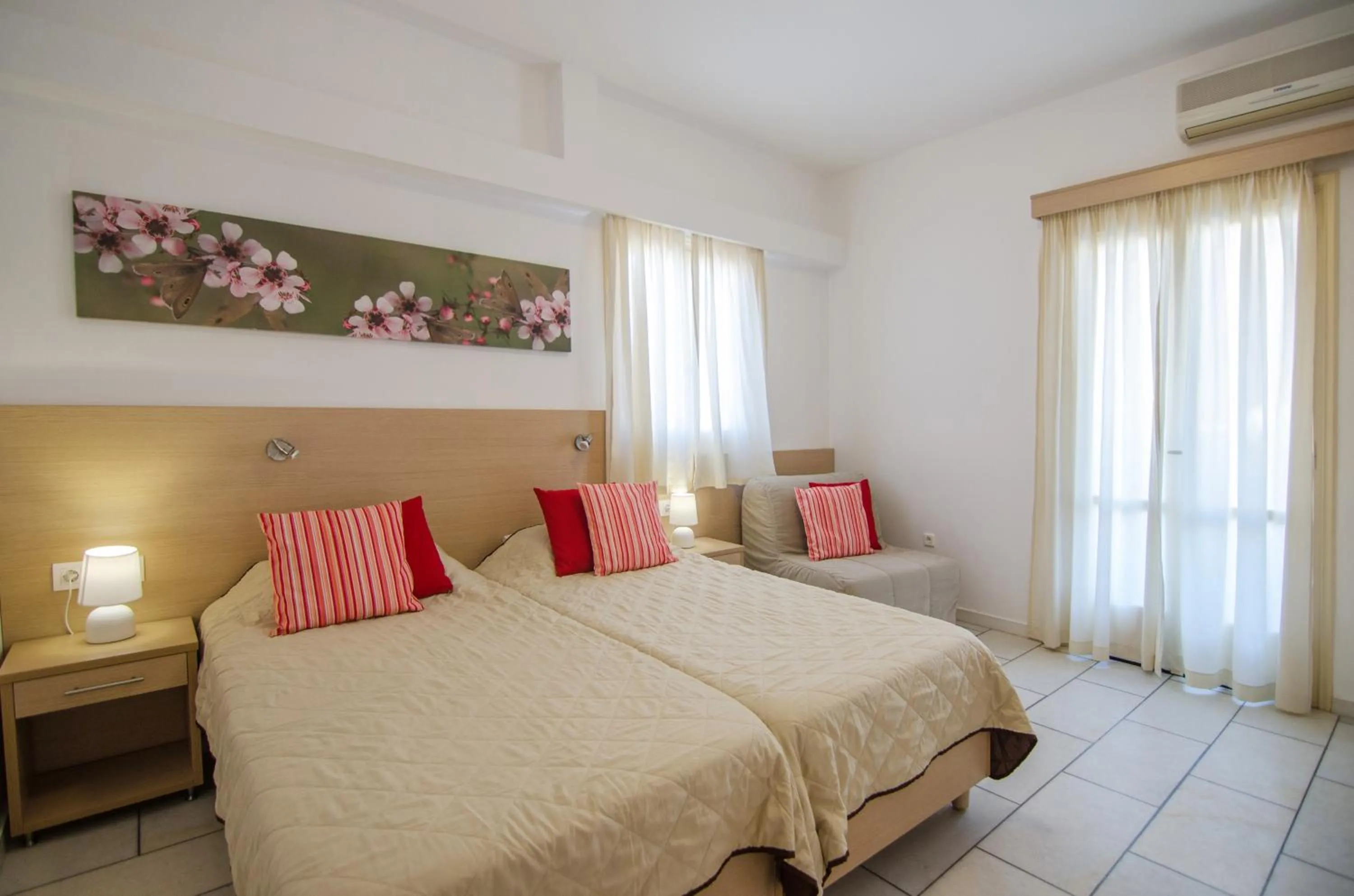 Bedroom, Bed in Brother's Hotel