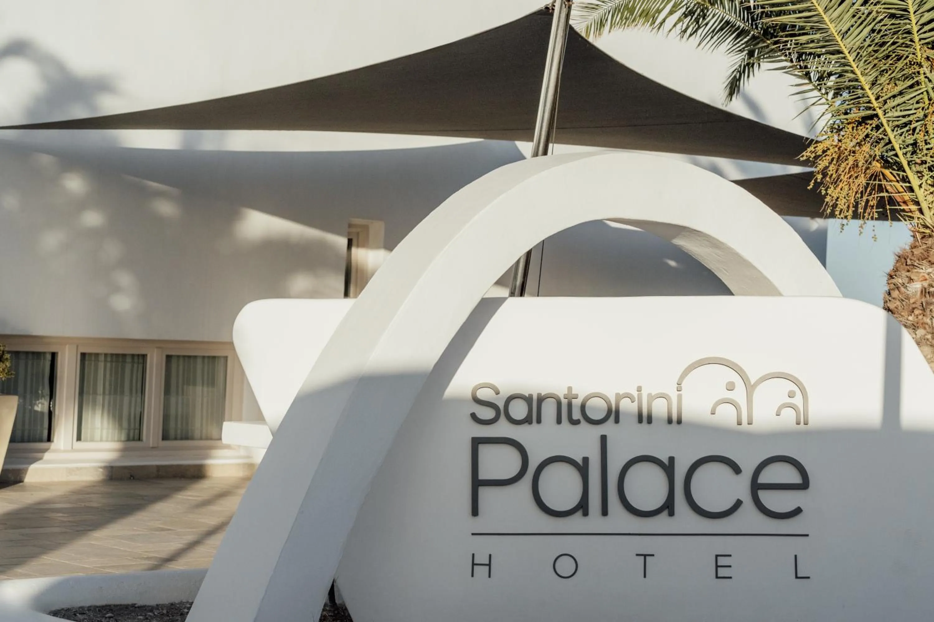 Facade/entrance in Santorini Palace