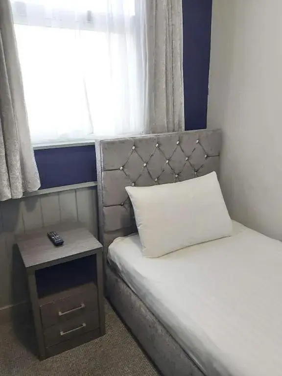 Bedroom, Bed in OYO Ivy Hotel Bedroom, Bed in OYO Ivy Hotel