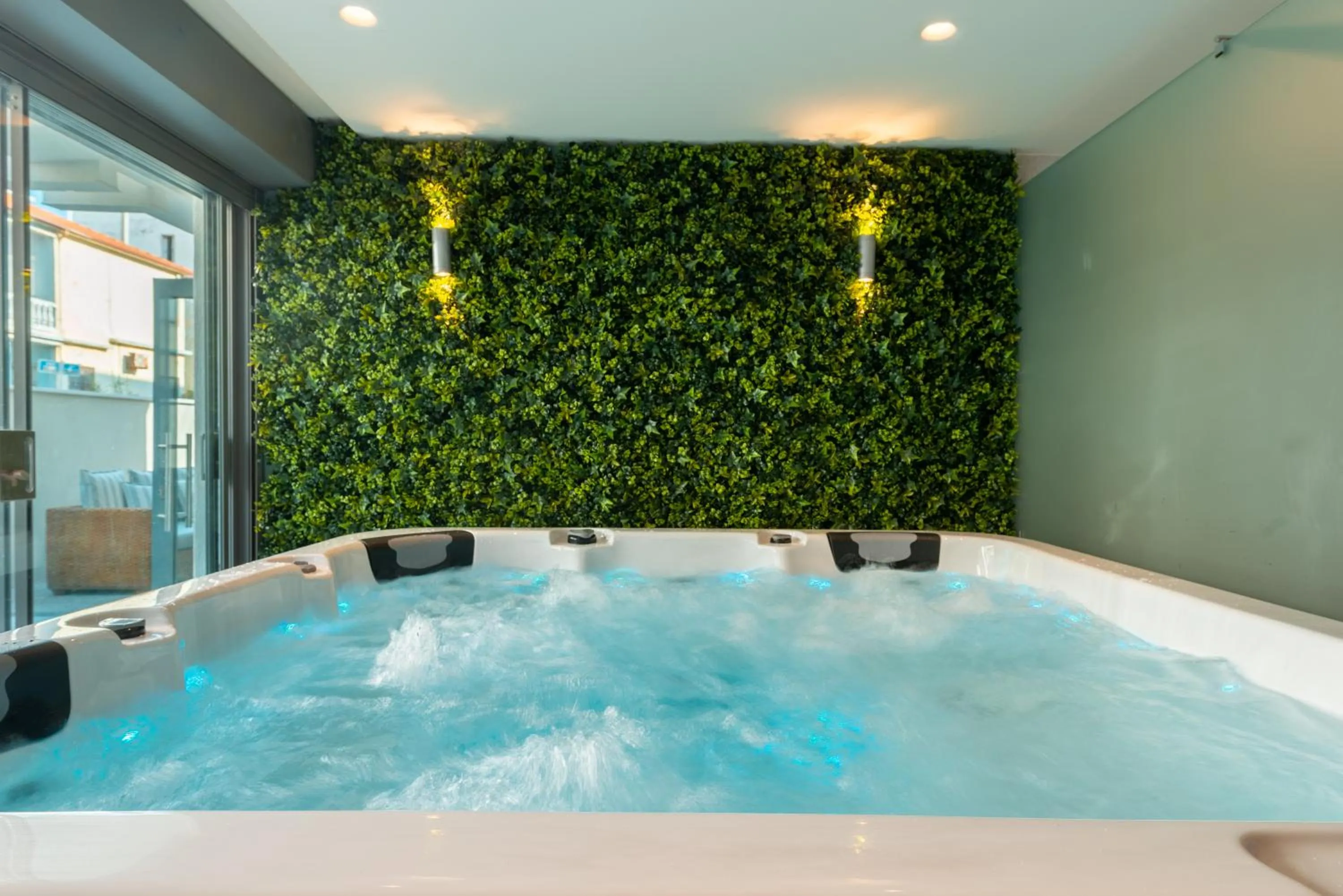 Hot Tub in Golden Star City Resort