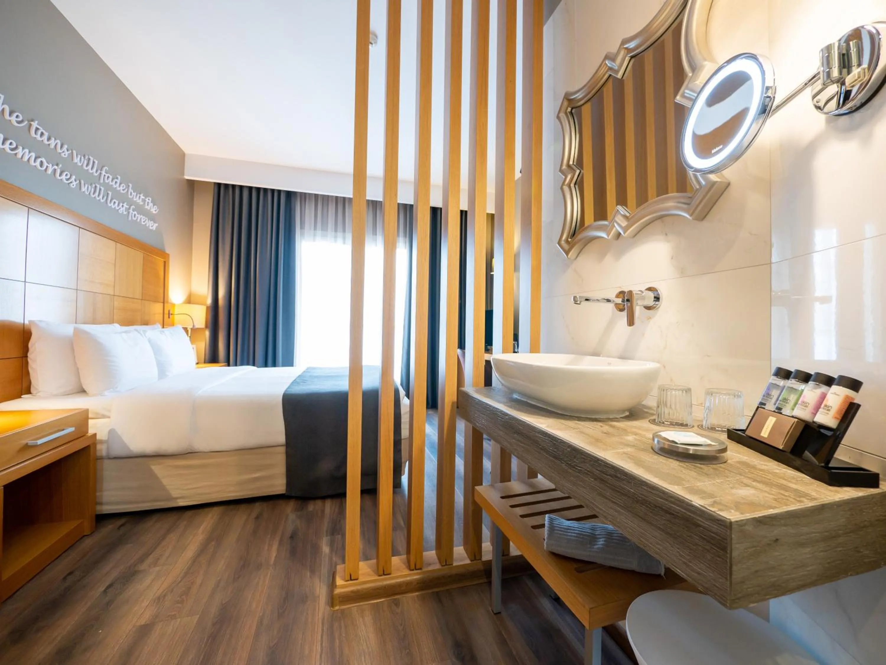 Open Air Bath, Bed in Golden Star City Resort