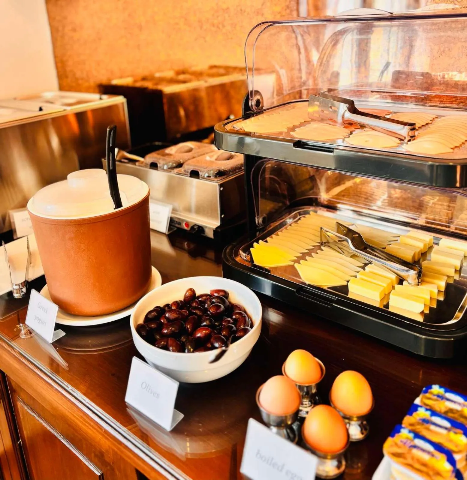 Breakfast in Anemoessa Villa