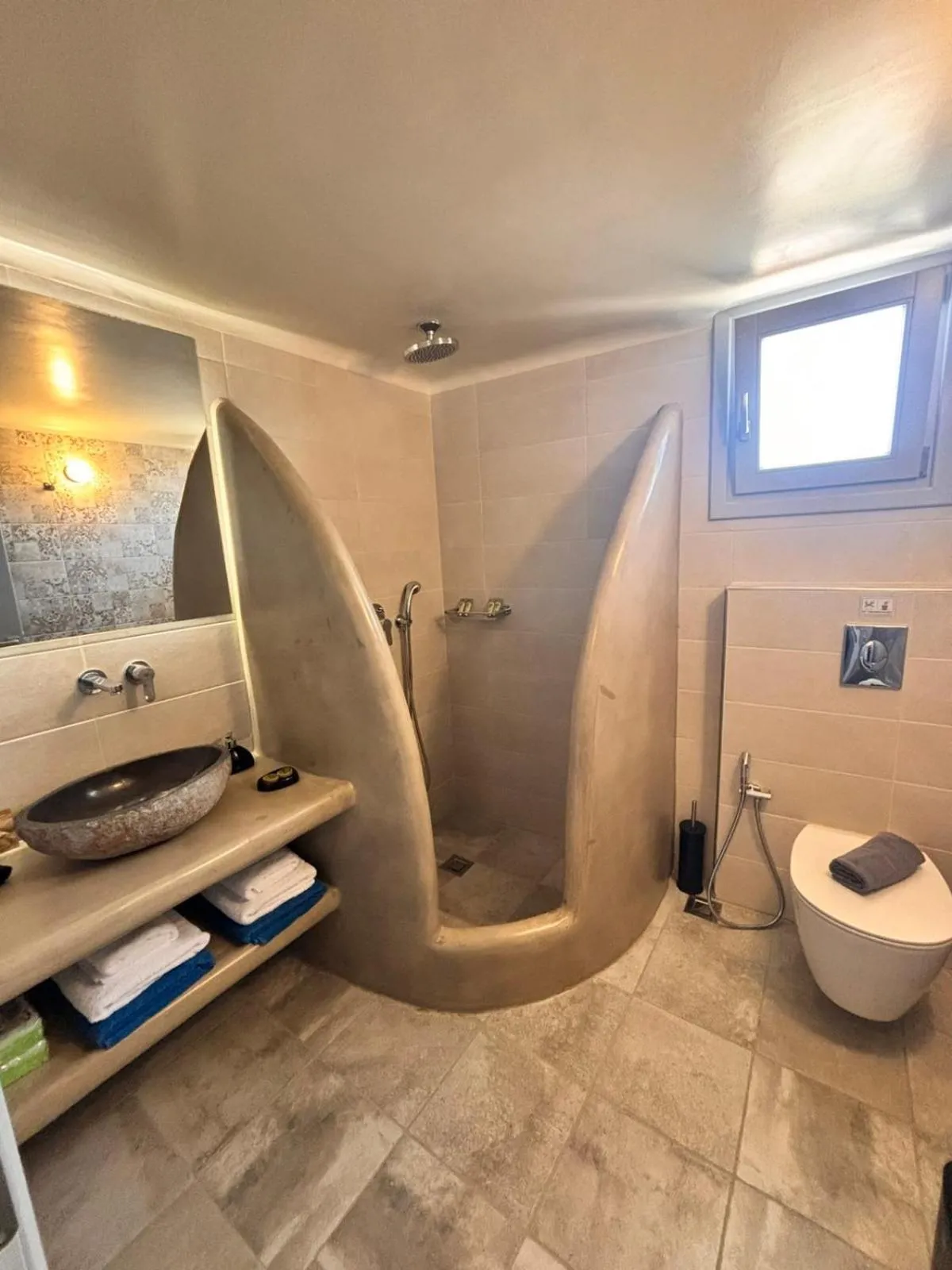 Toilet in Anemoessa Villa