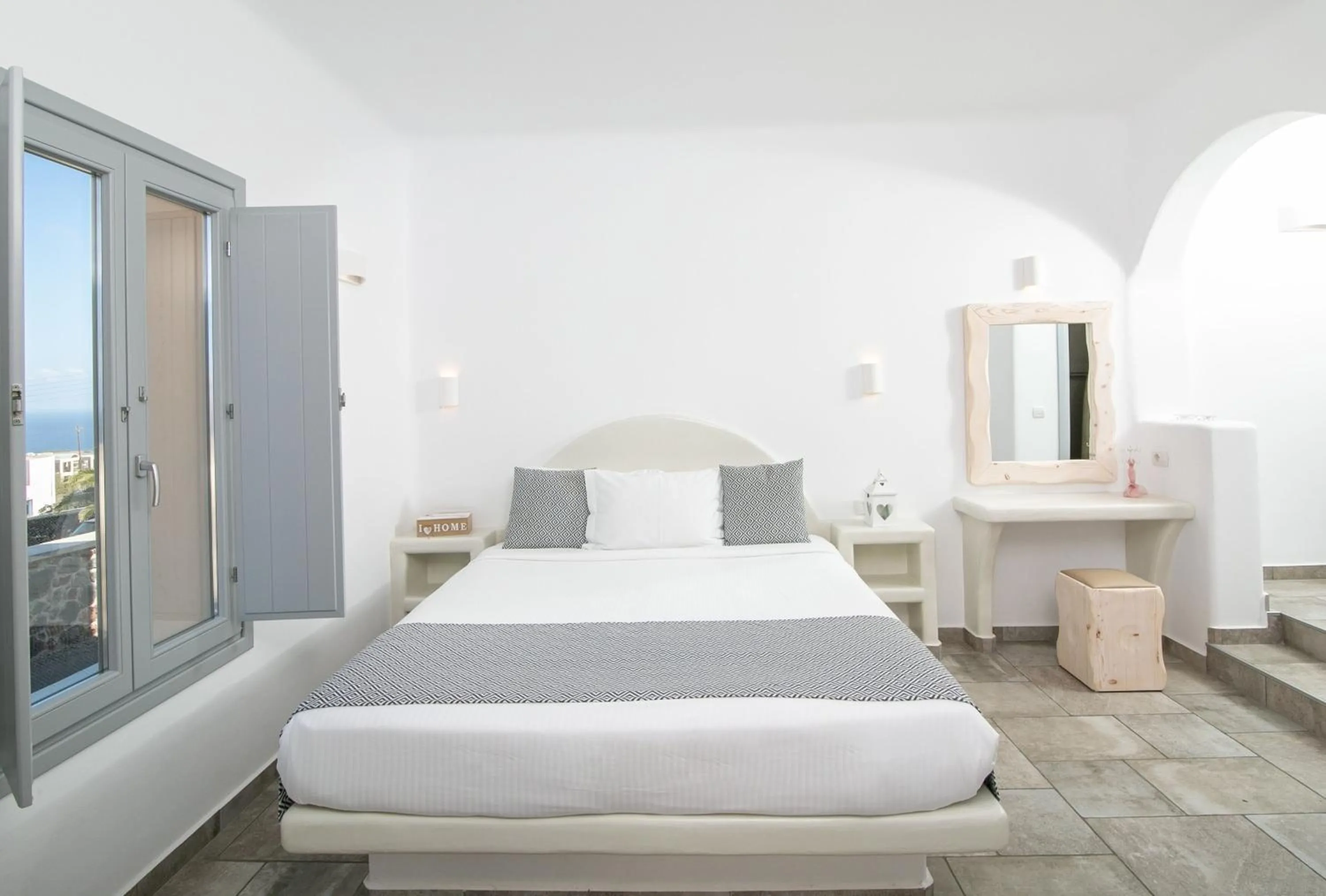 Bed in Anemoessa Villa