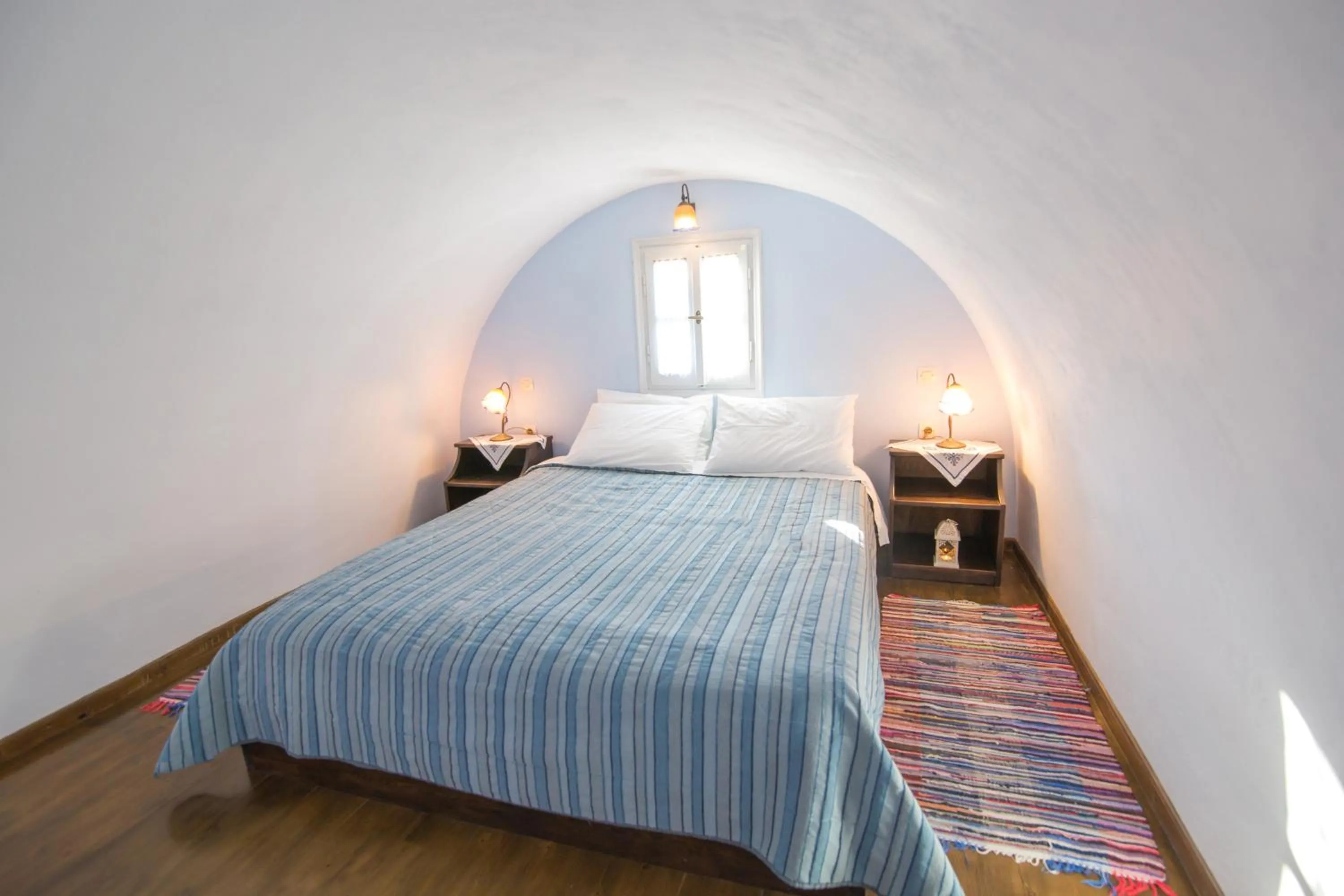 Bed in Anemoessa Villa