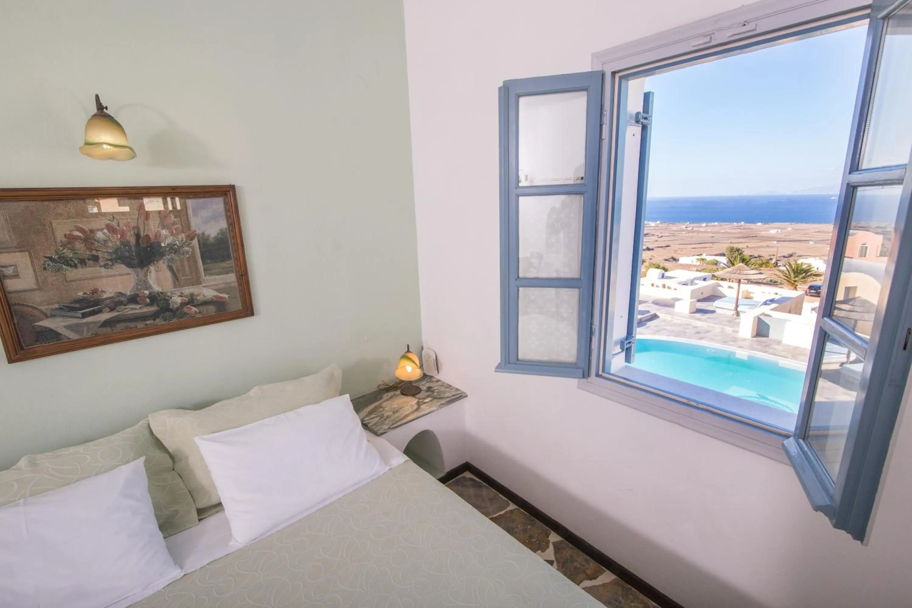 Bed in Anemoessa Villa