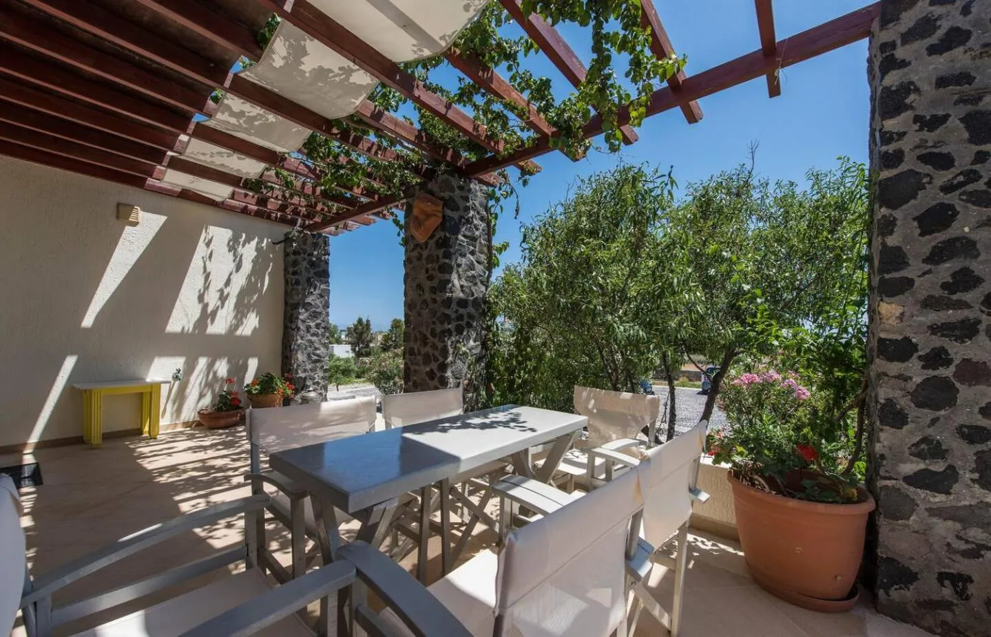 Patio in Birds Villa Apartments with Heated Pool - Including Car and Breakfast