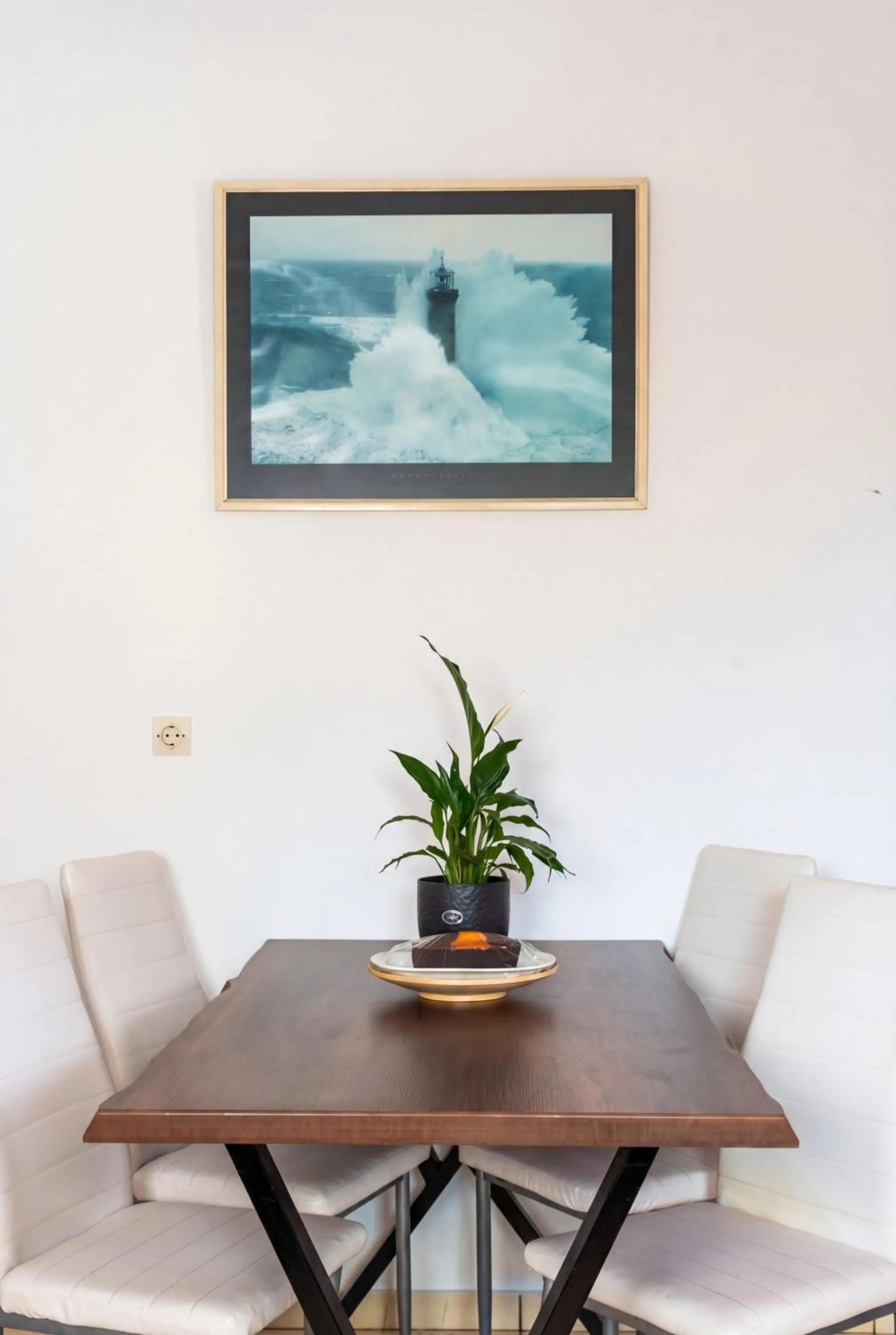 Birds Villa Apartments with Heated Pool - Including Car and Breakfast