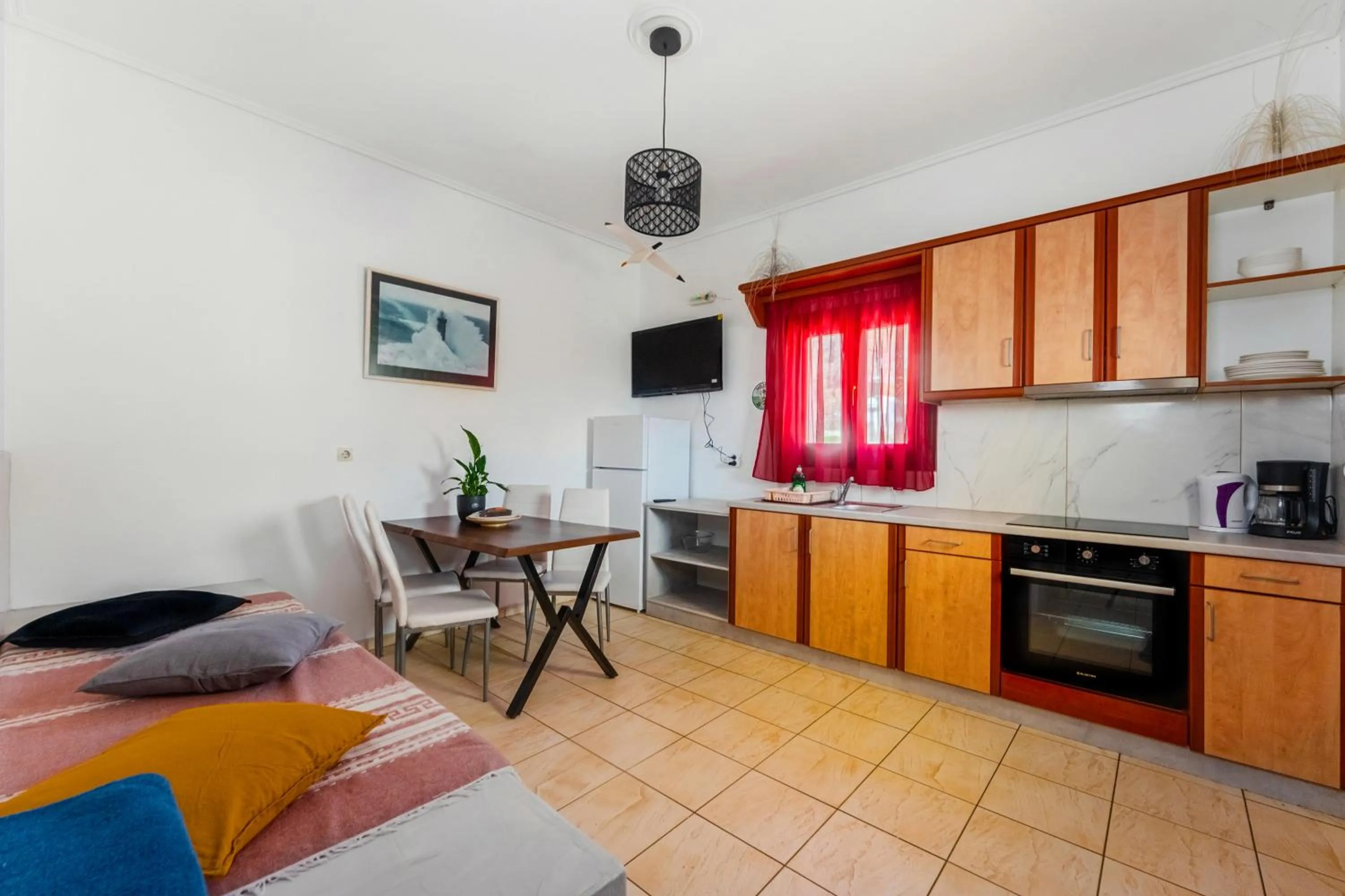 Birds Villa Apartments with Heated Pool - Including Car and Breakfast