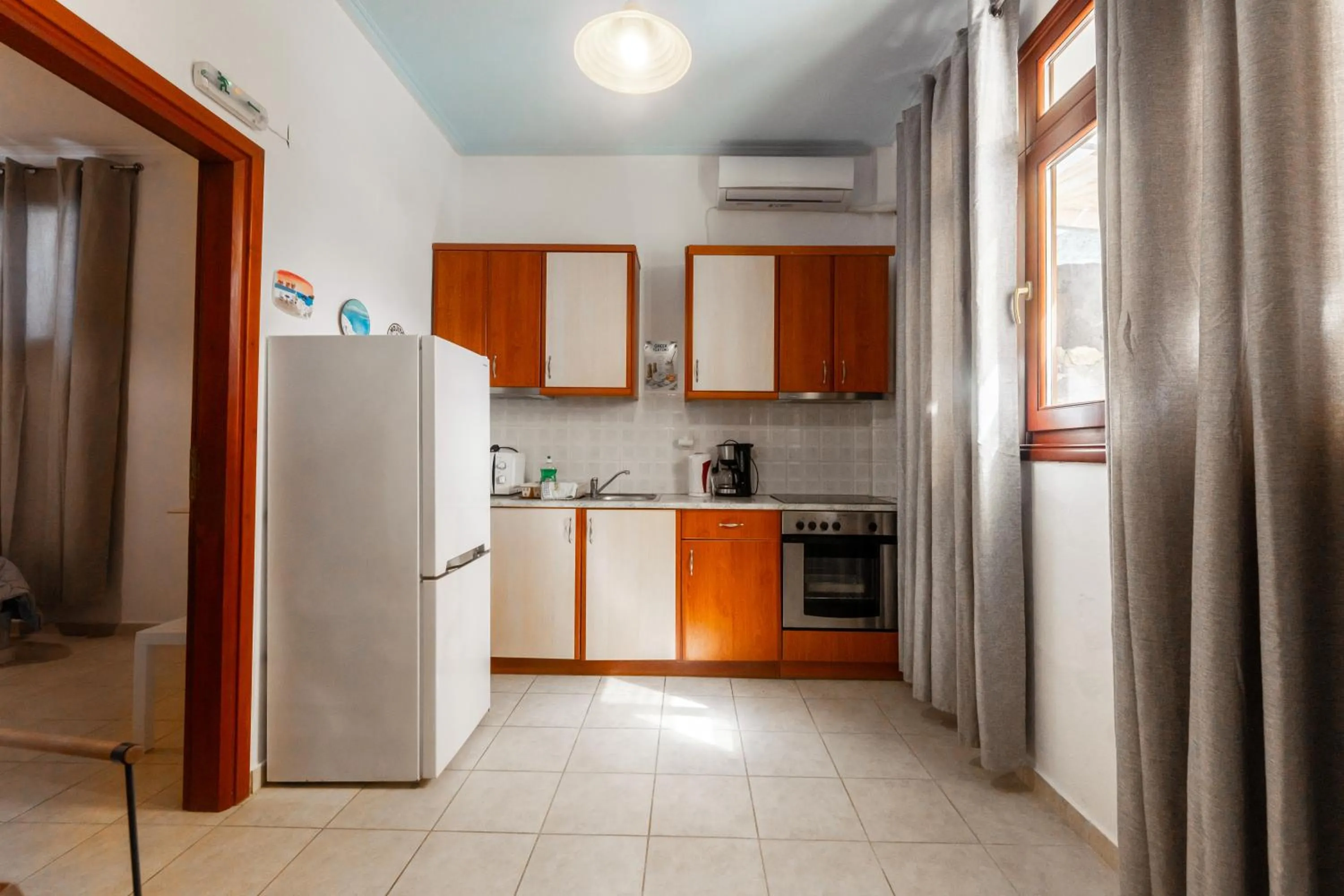 Birds Villa Apartments with Heated Pool - Including Car and Breakfast