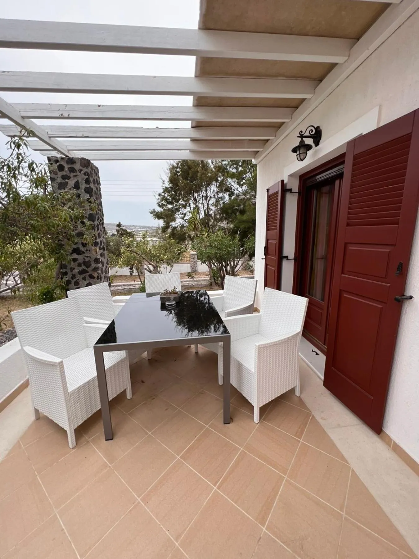 Birds Villa Apartments with Heated Pool - Including Car and Breakfast
