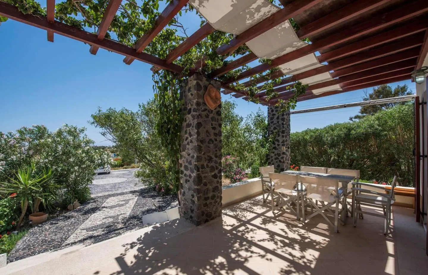 Balcony/Terrace in Birds Villa Apartments with Heated Pool - Including Car and Breakfast