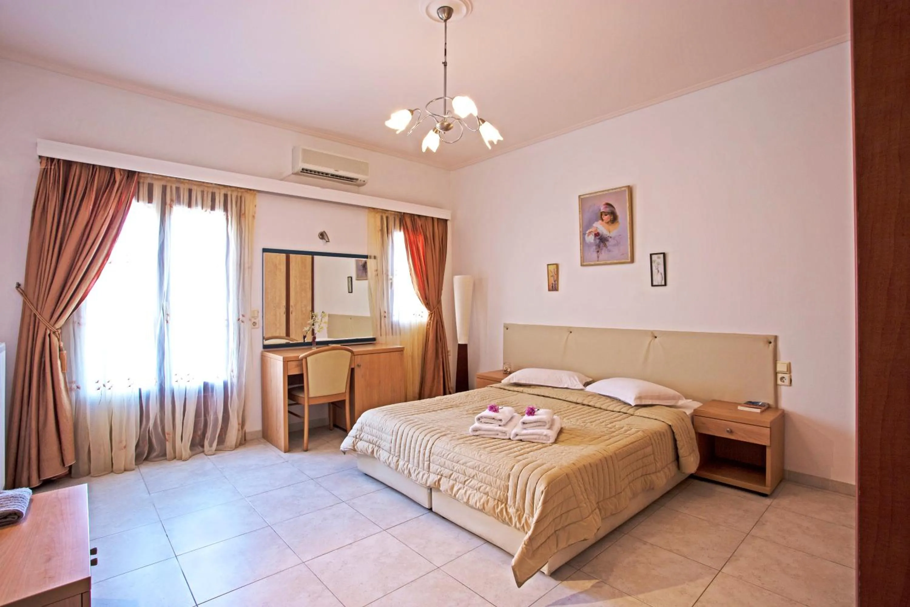 Bedroom, Bed in Birds Villa Apartments with Heated Pool - Including Car and Breakfast