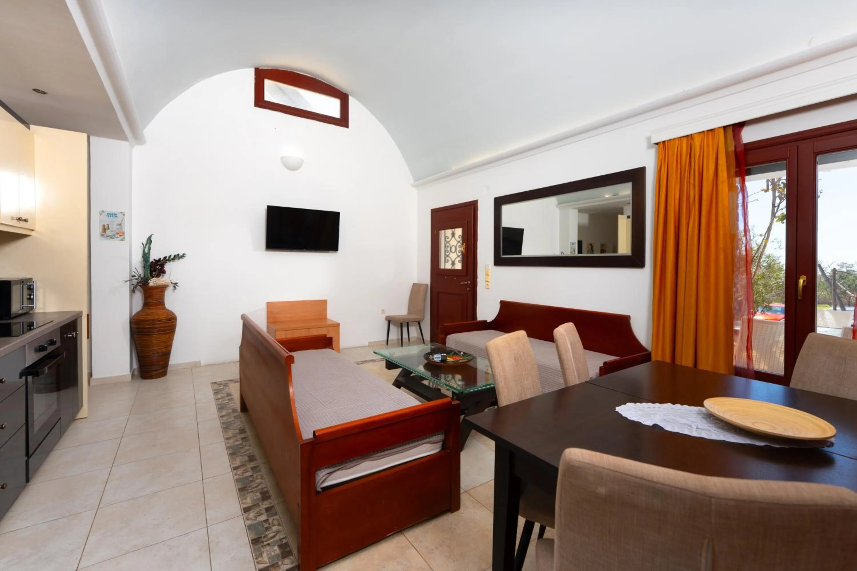 Birds Villa Apartments with Heated Pool - Including Car and Breakfast
