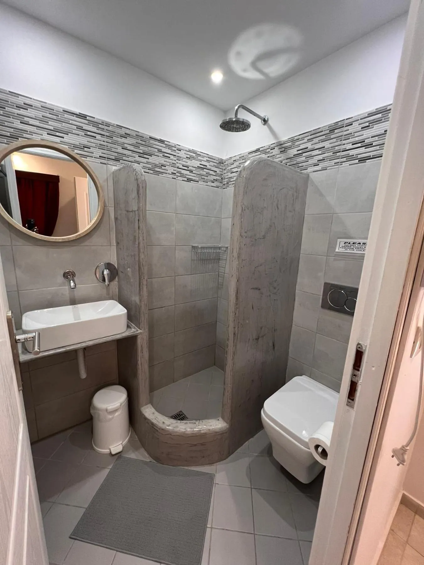 Birds Villa Apartments with Heated Pool - Including Car and Breakfast