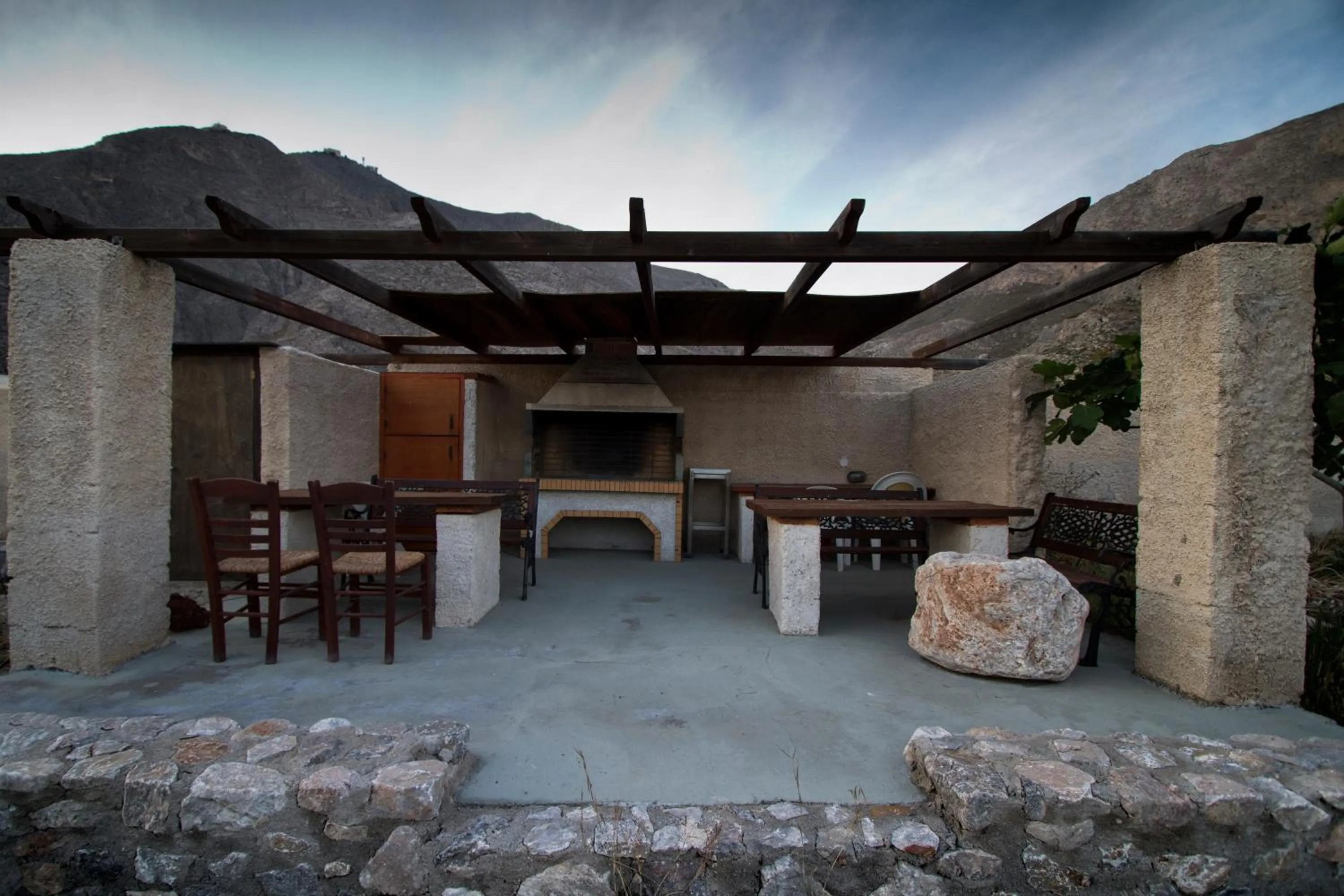 BBQ facilities in Birds Villa Apartments with Heated Pool - Including Car and Breakfast