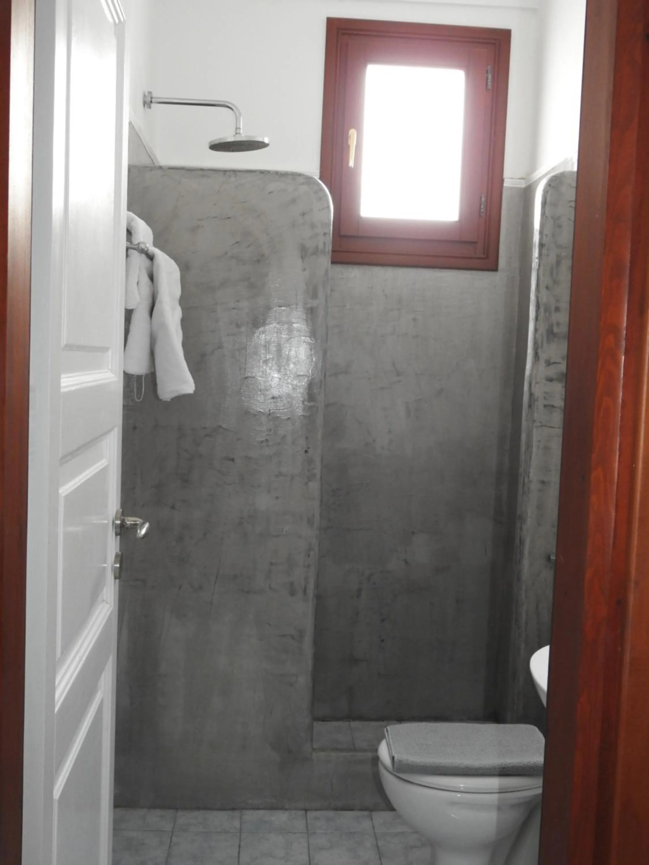 Bathroom in Birds Villa Apartments with Heated Pool - Including Car and Breakfast
