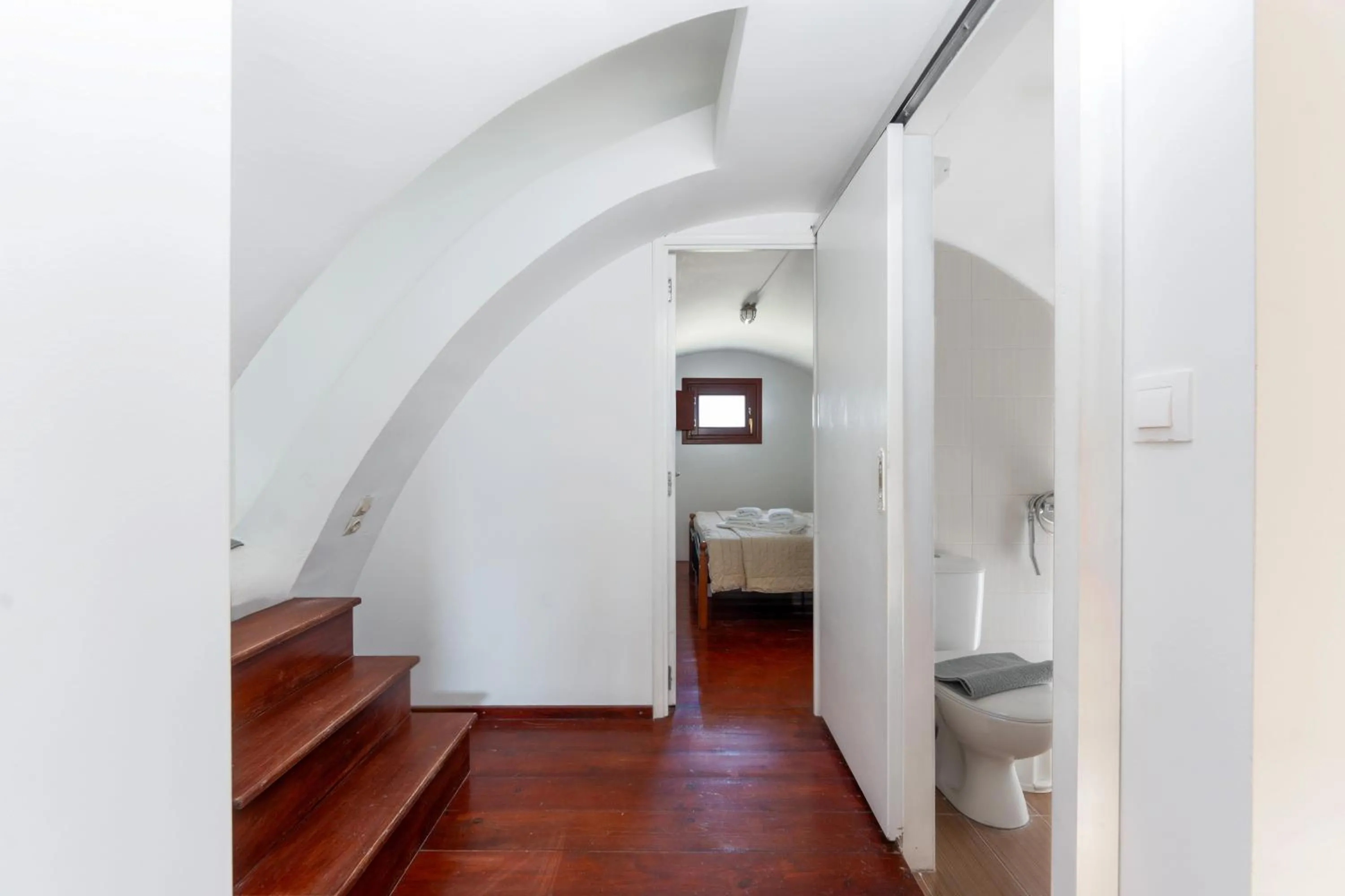 Birds Villa Apartments with Heated Pool - Including Car and Breakfast