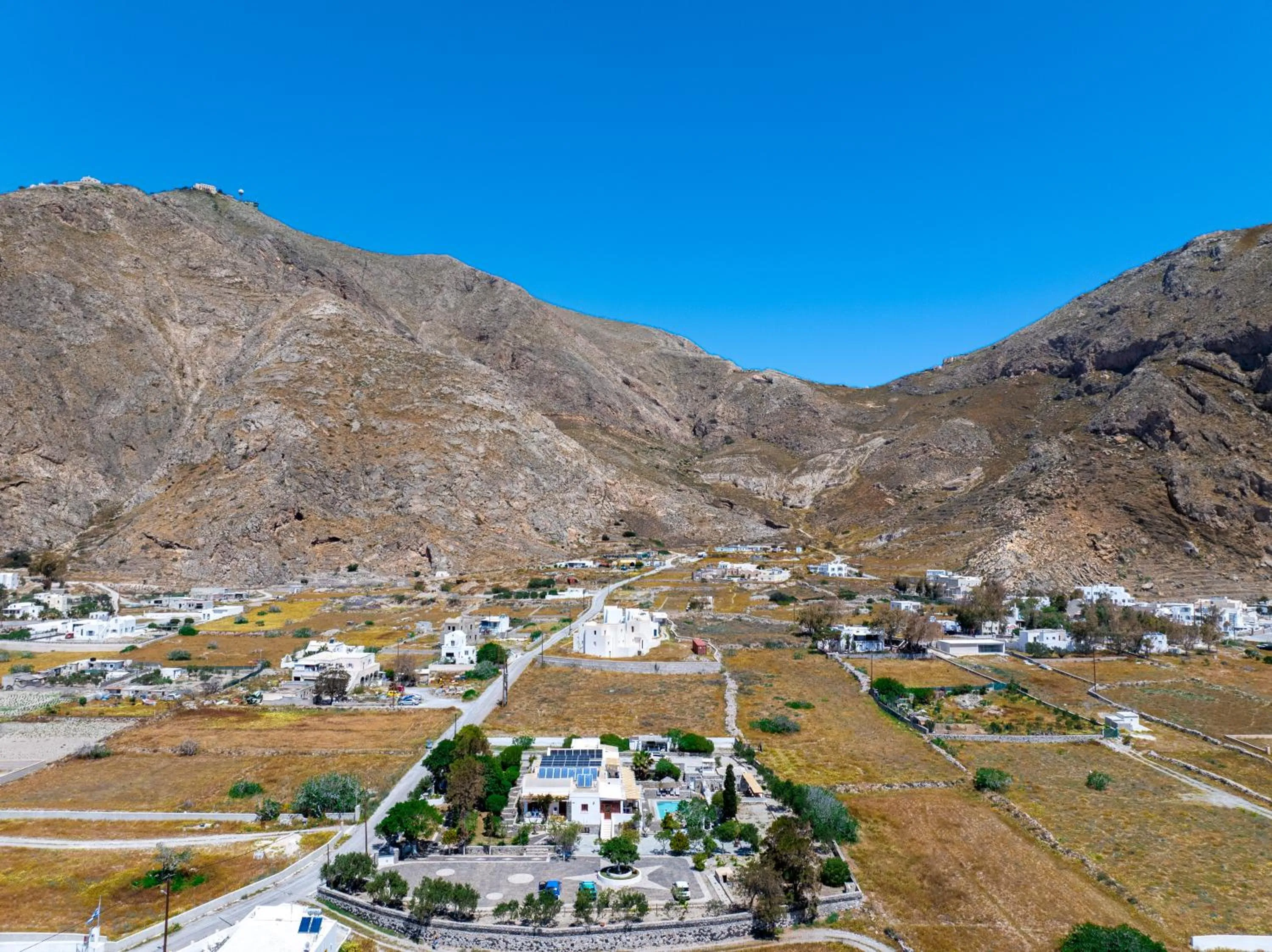 Birds Villa Apartments with Heated Pool - Including Car and Breakfast