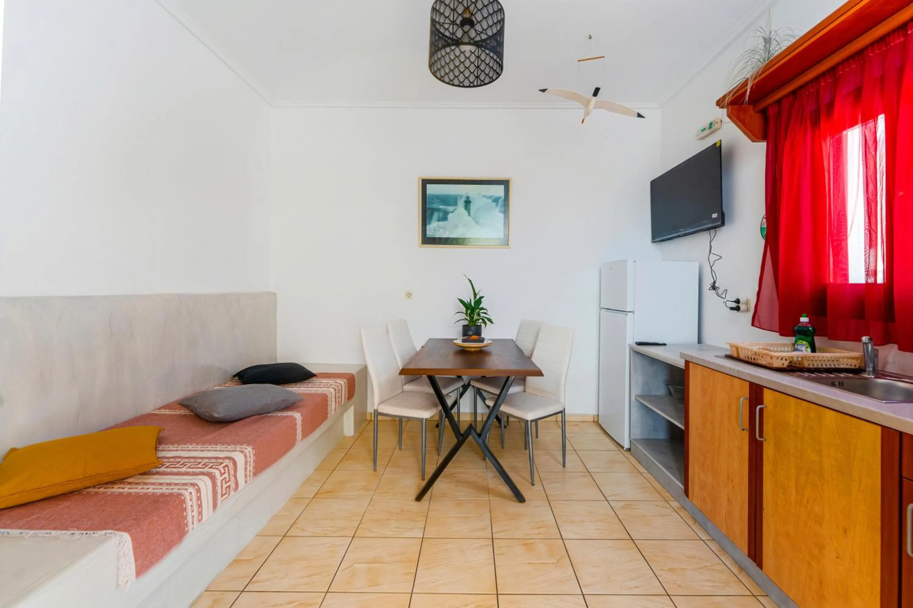 Birds Villa Apartments with Heated Pool - Including Car and Breakfast