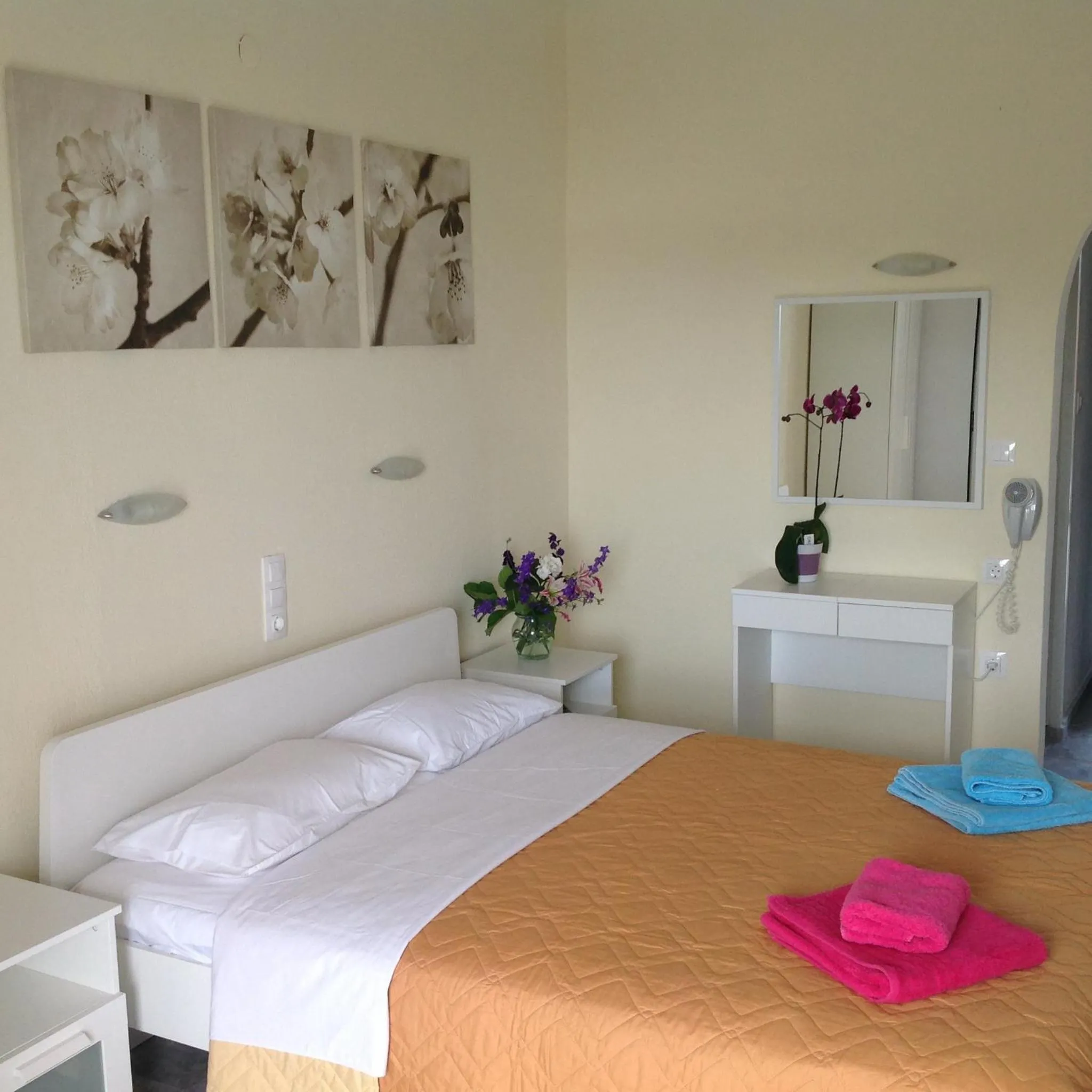 Bedroom, Bed in Villa Kavourakia