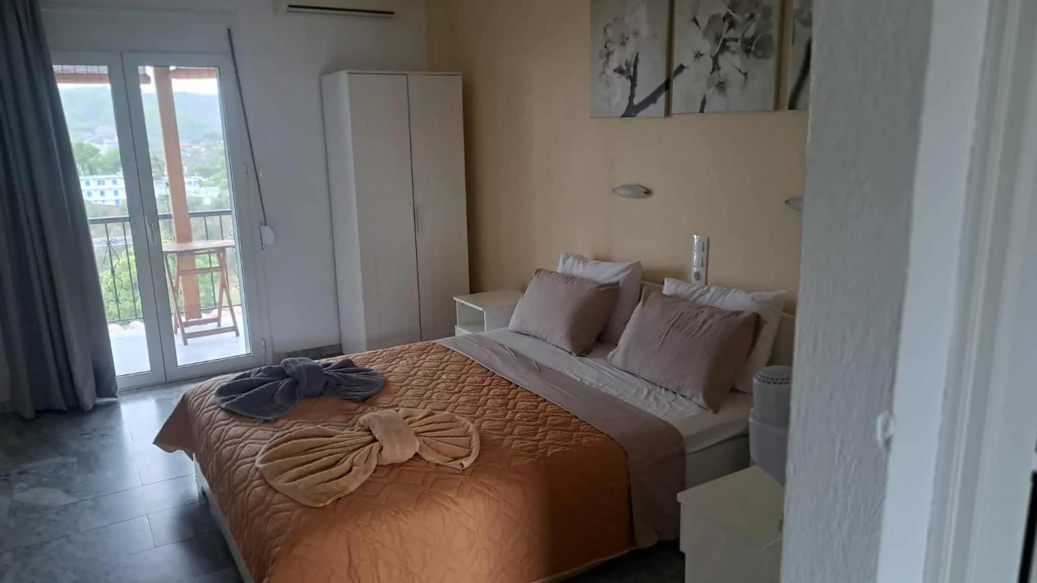 Bed in Villa Kavourakia