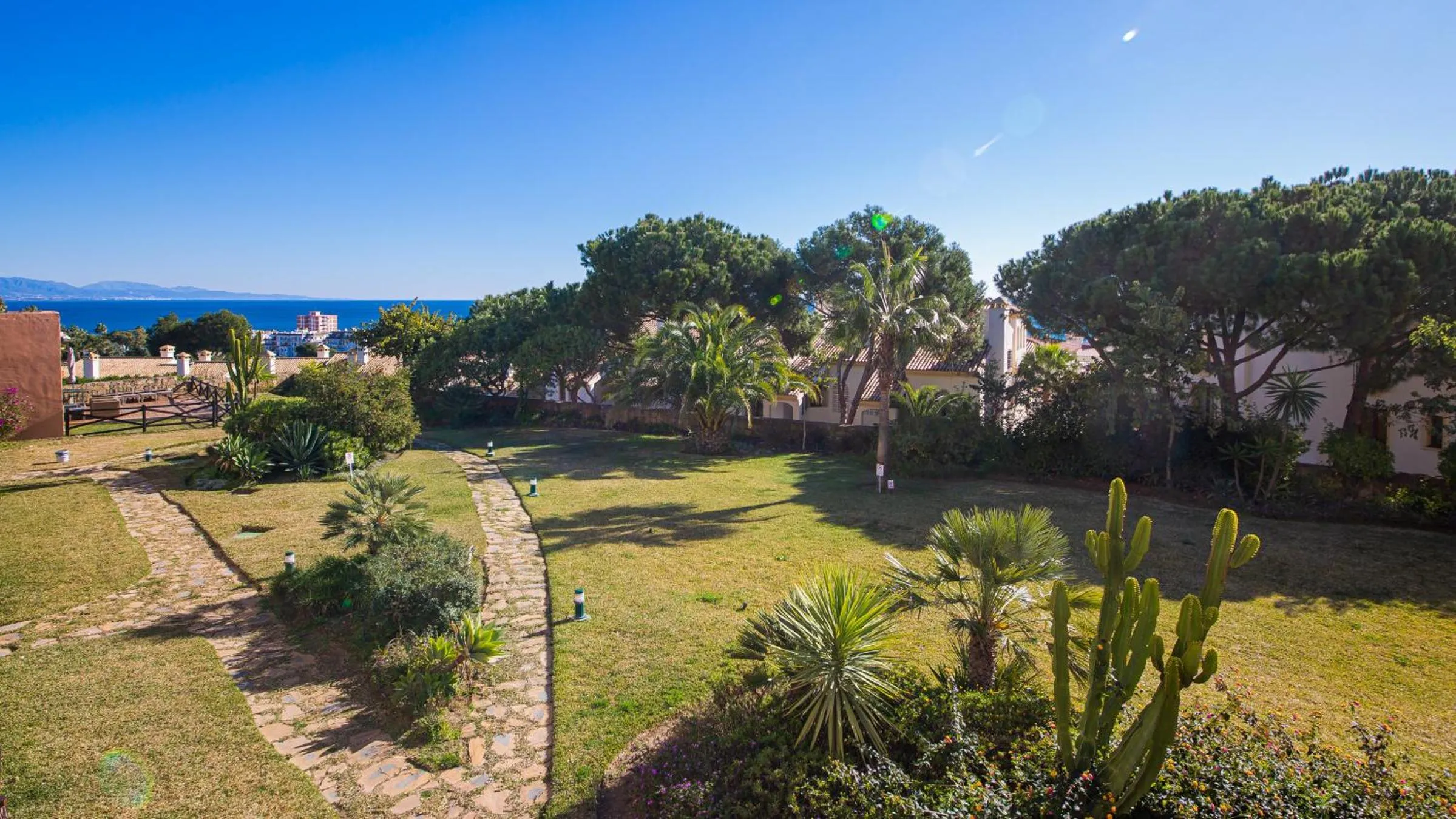 Duquesa Suites 206