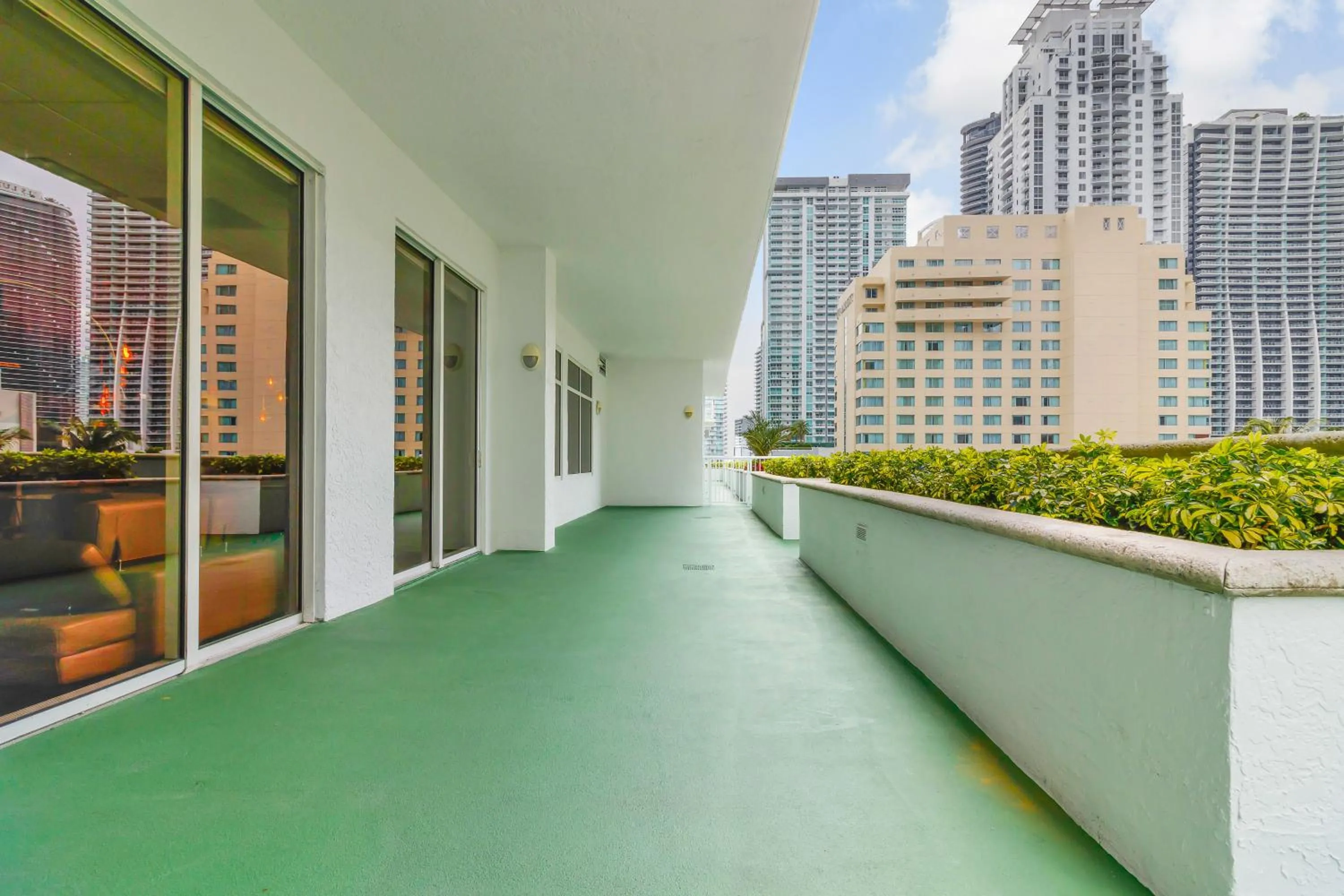 Balcony/Terrace in The Club at Brickell Bay Luxury Suites
