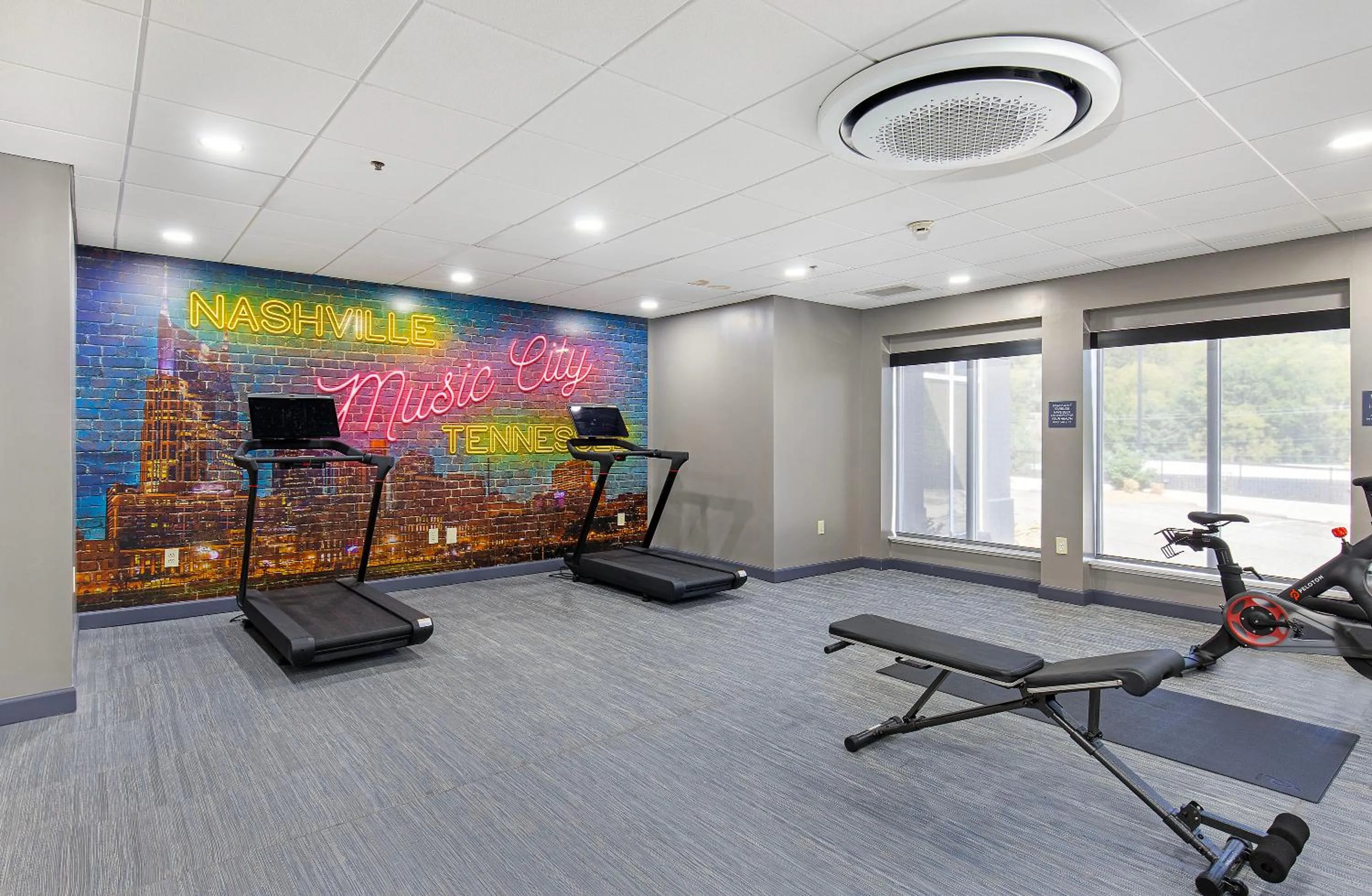 Fitness centre/facilities in Nash Haus Hotel